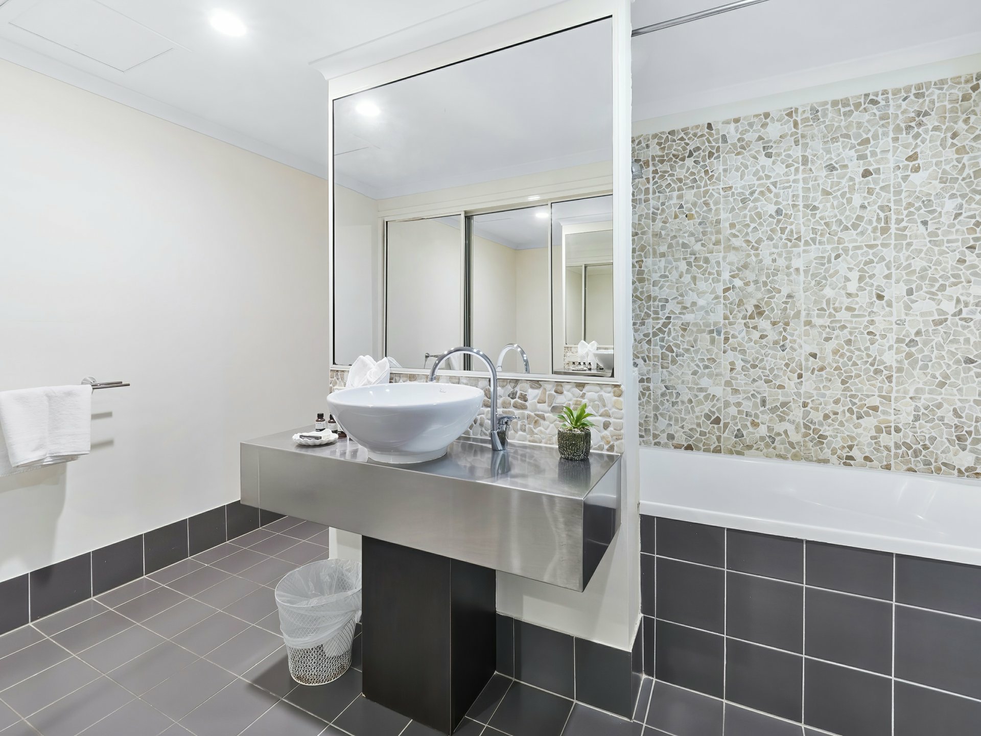 Apartment Mango Lagoon 48/81-85 Cedar Rd — photo 12 of 15
