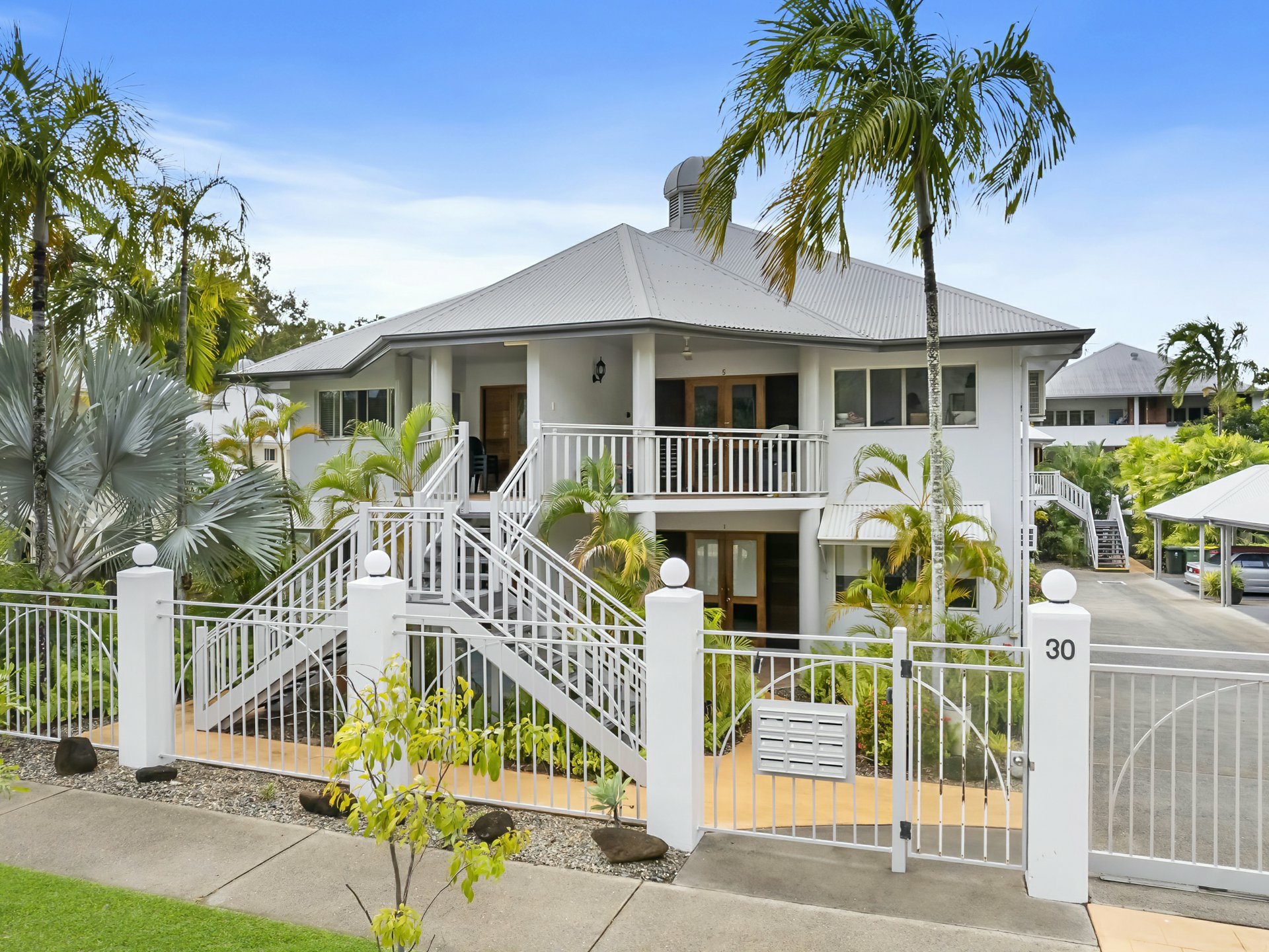 8/30 Oliva St — photo from LJ Hooker Cairns Beaches