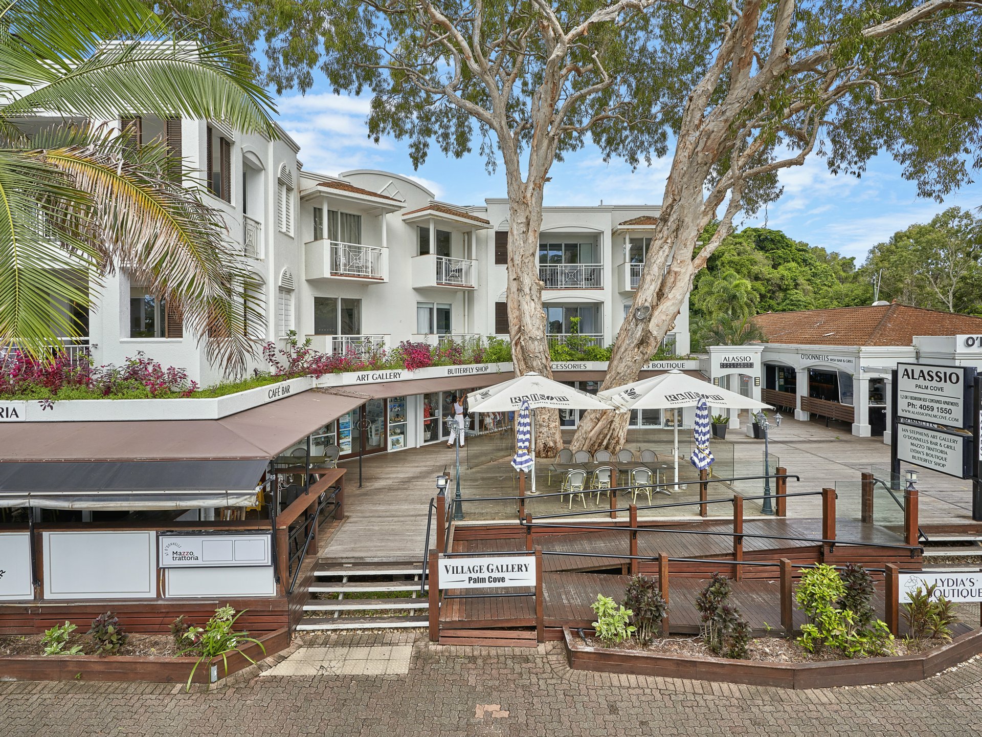304/139 Williams Esplanade — photo from LJ Hooker Cairns Beaches