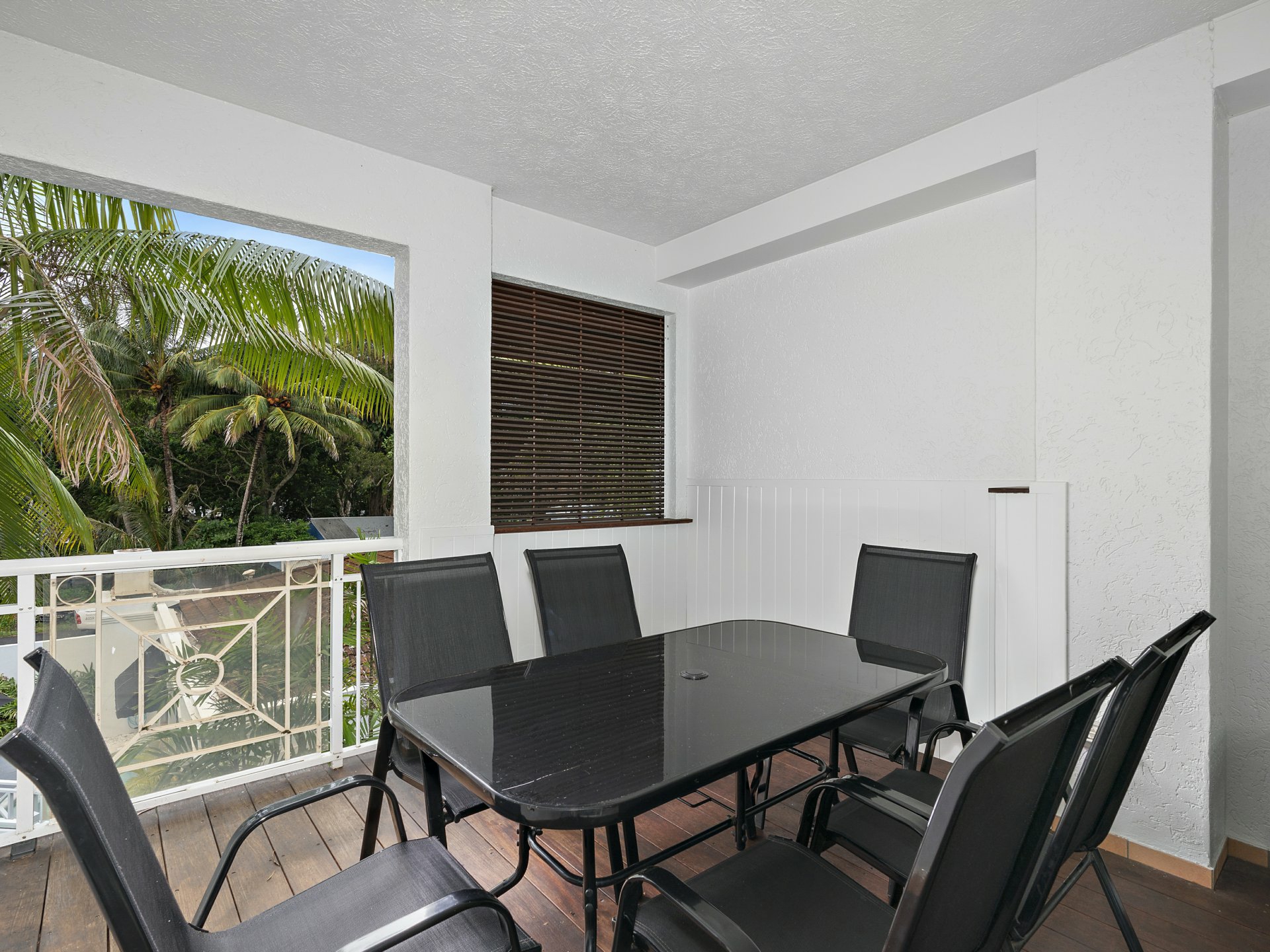 304/139 Williams Esplanade — photo 3 of 11