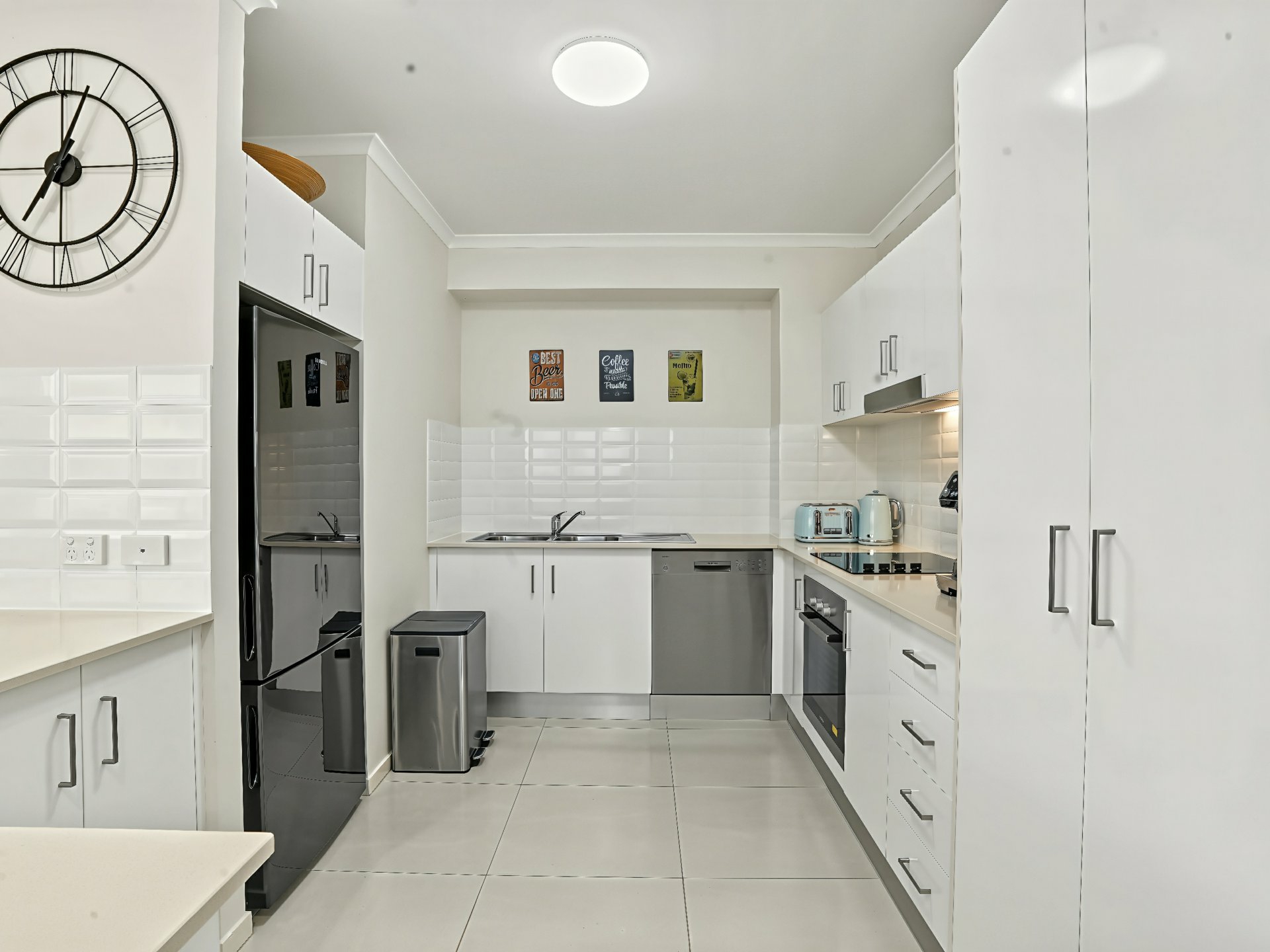 1/6-10 Wattle Street — photo 4 of 27