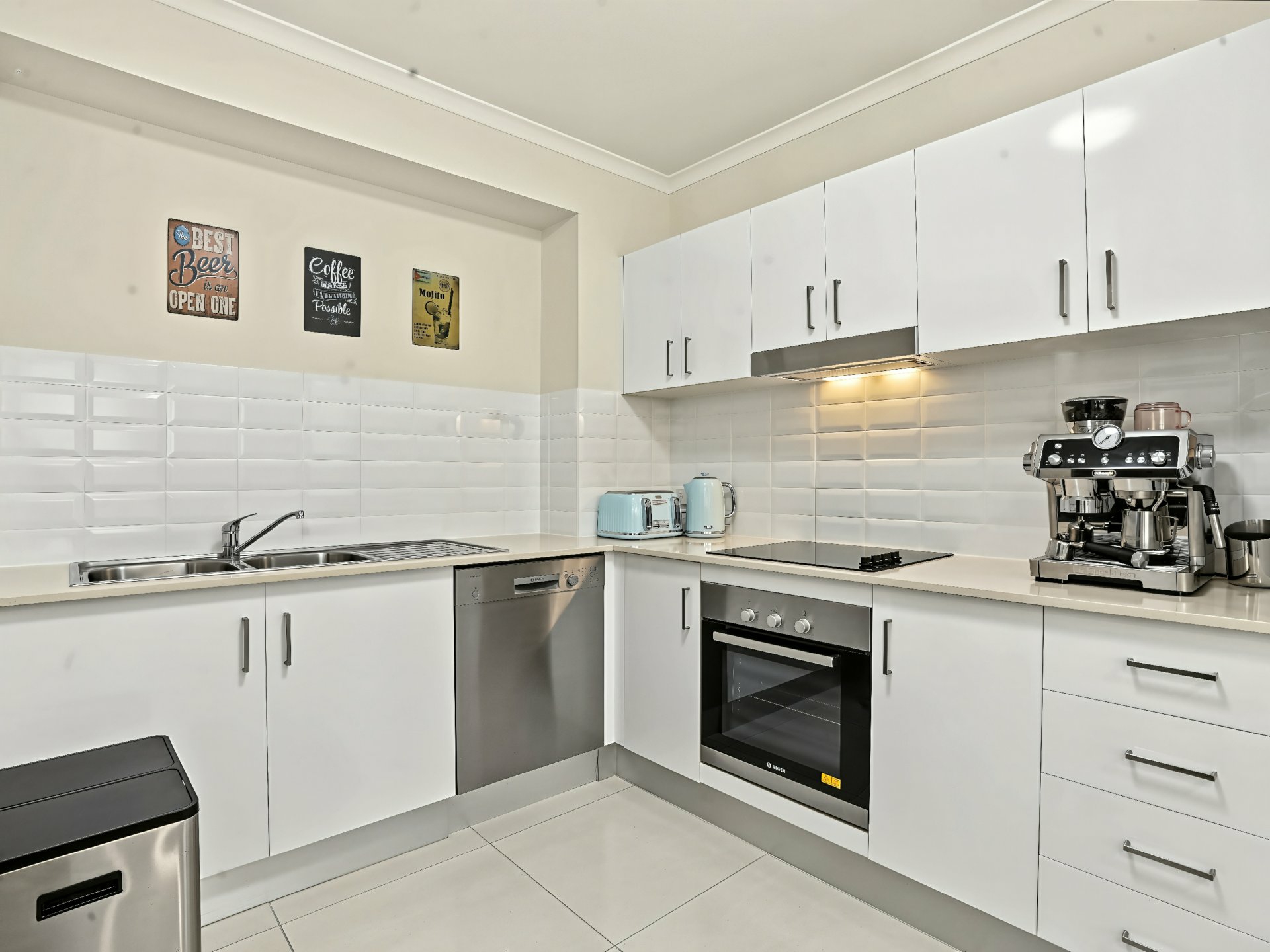 1/6-10 Wattle Street — photo 5 of 27