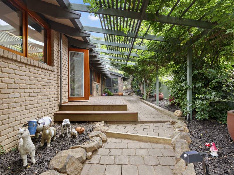9 Loder Place, KAMBAH
