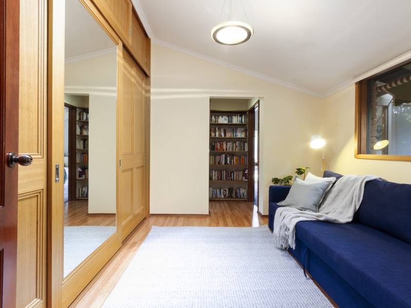 9 Loder Place, KAMBAH