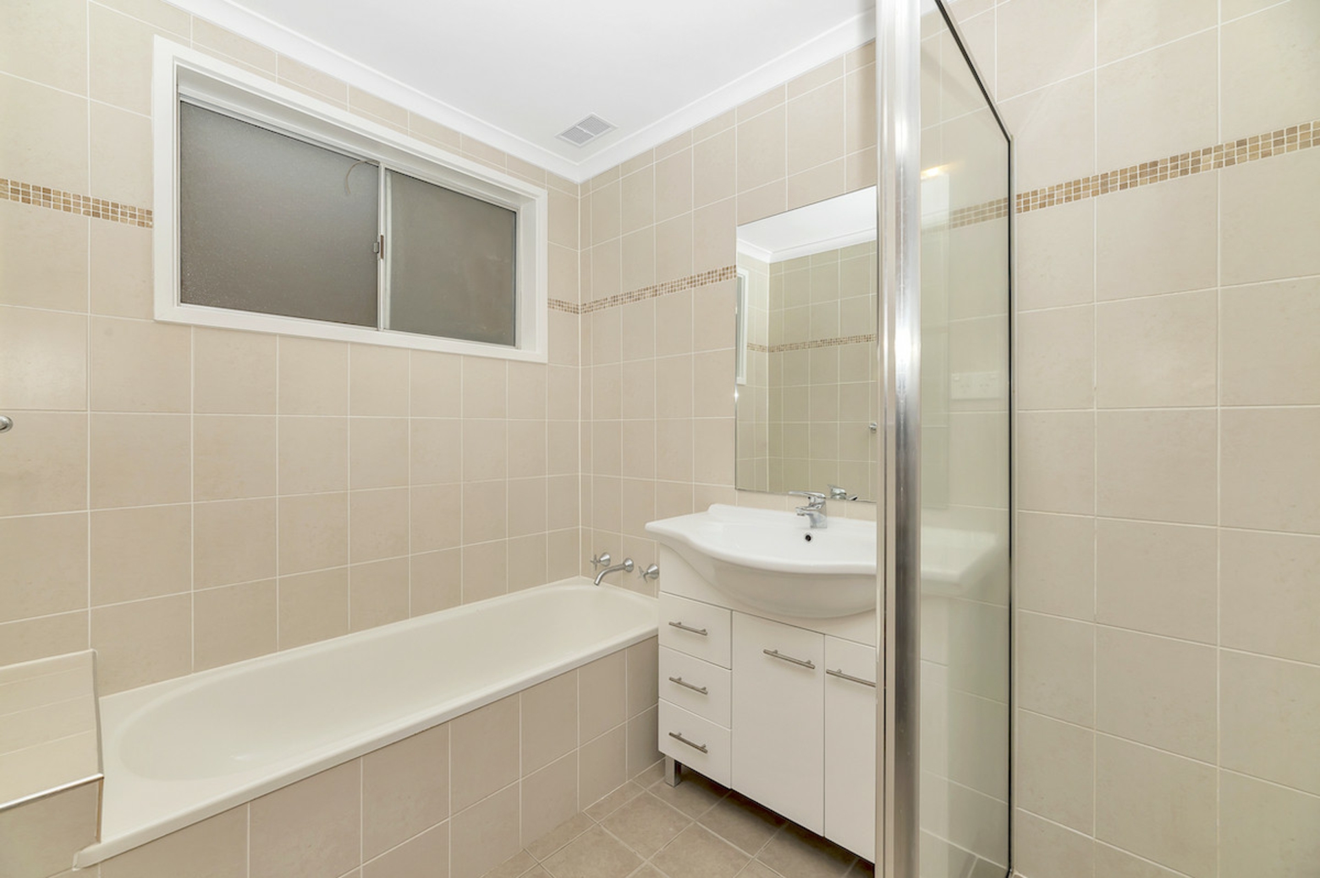 33 Bateman Street, KAMBAH