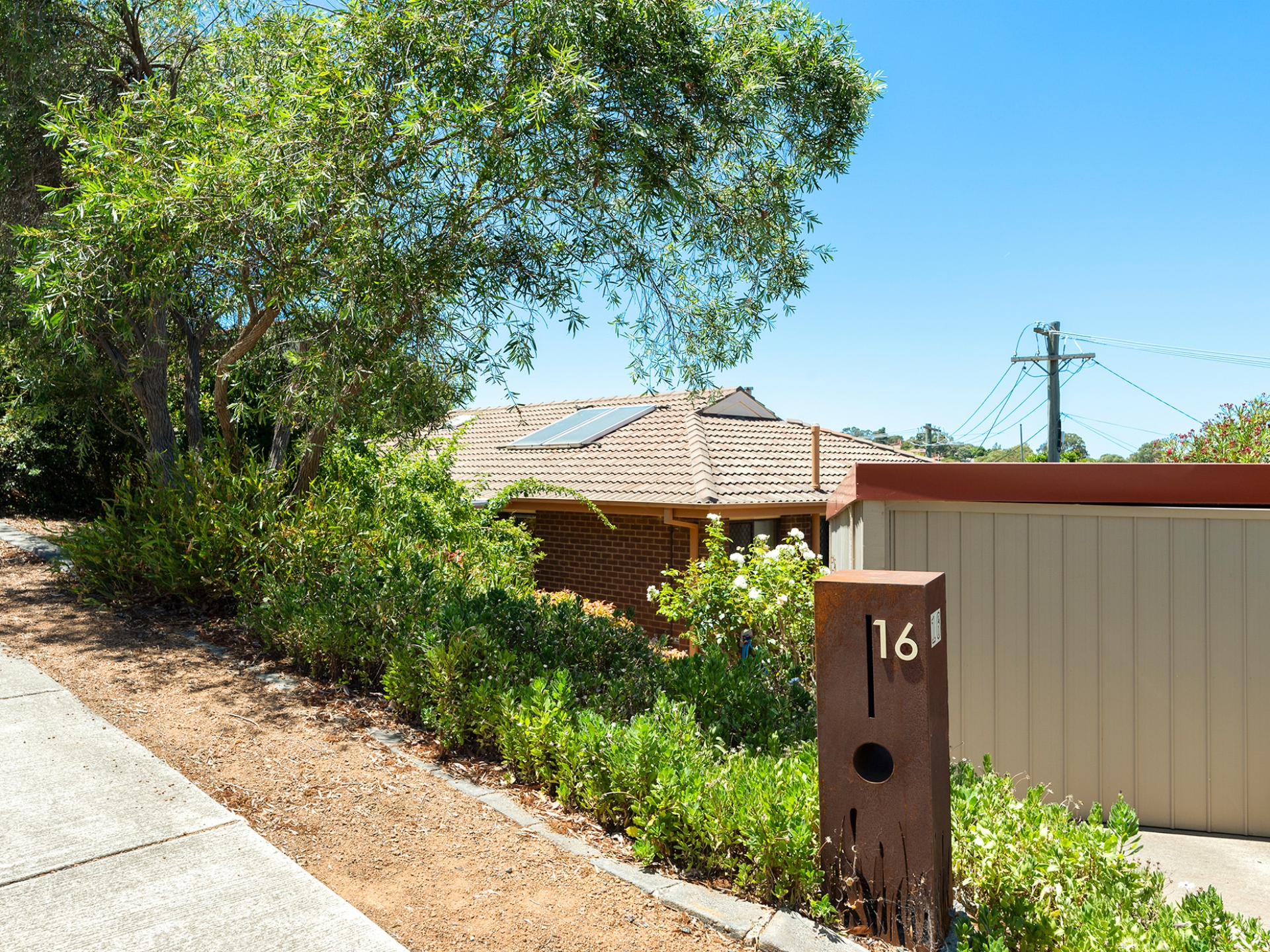 16 Jackie Howe Crescent Macarthur ACT