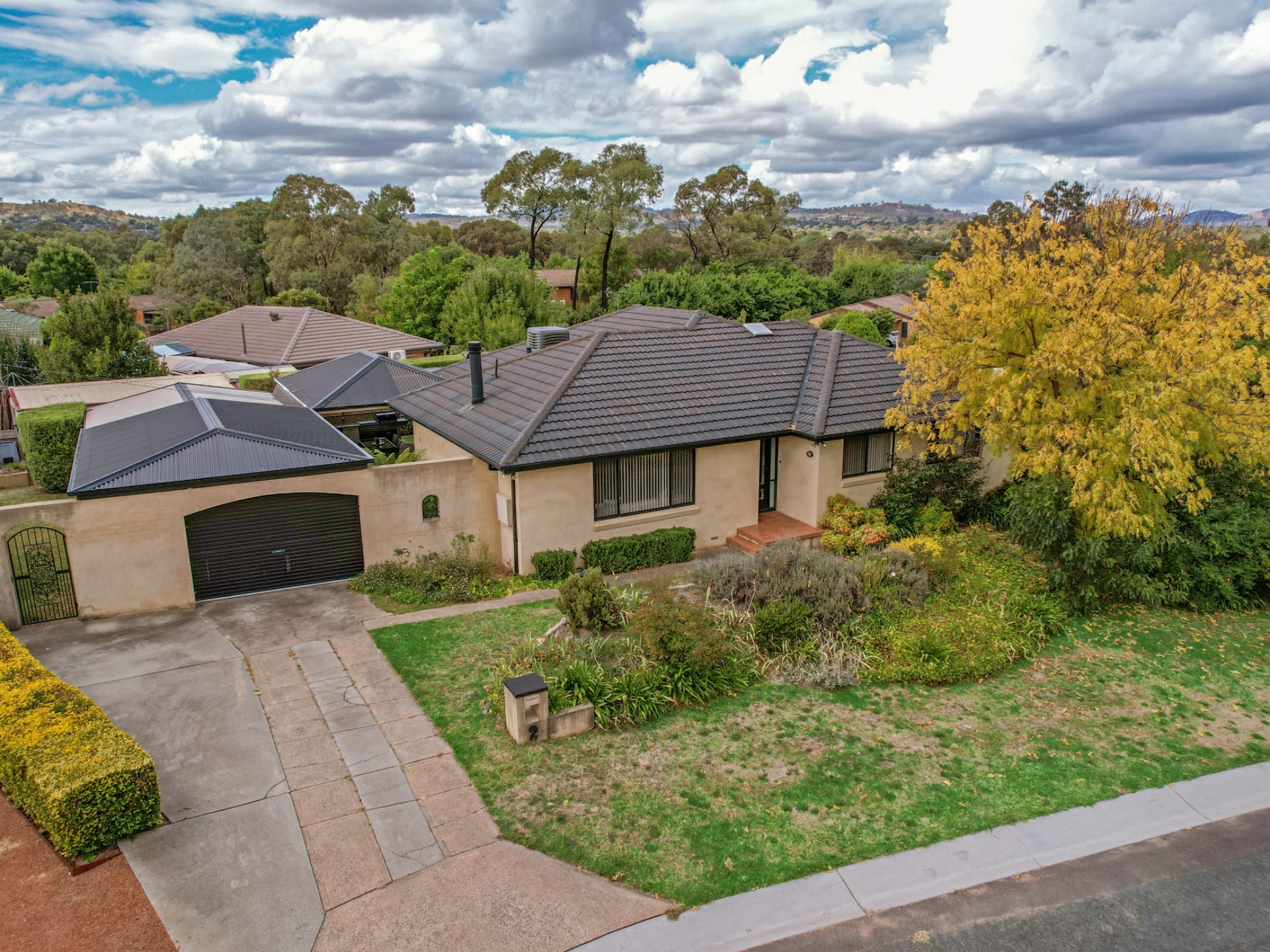 2 Ind Place, KAMBAH