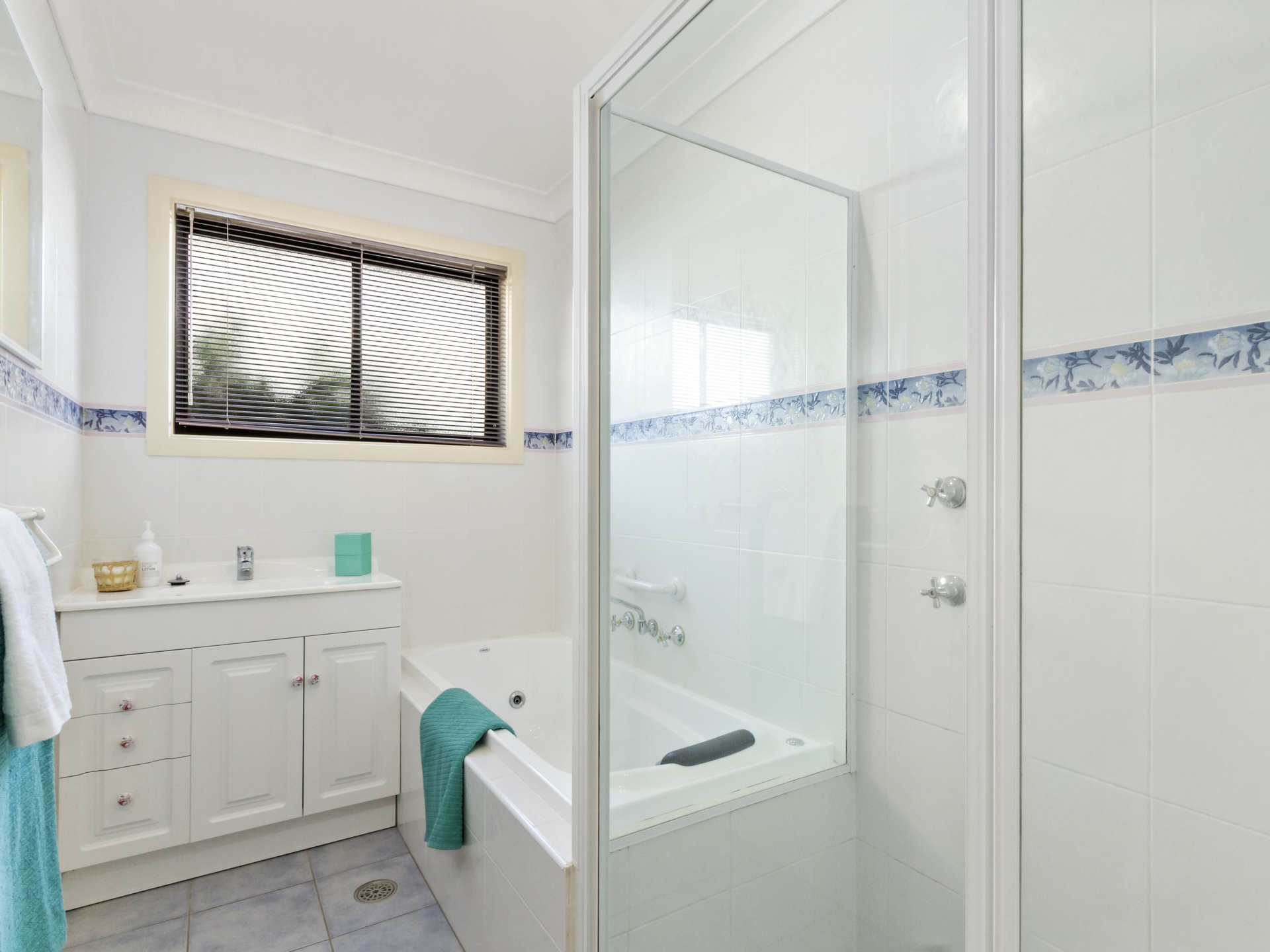 2 Ind Place, KAMBAH