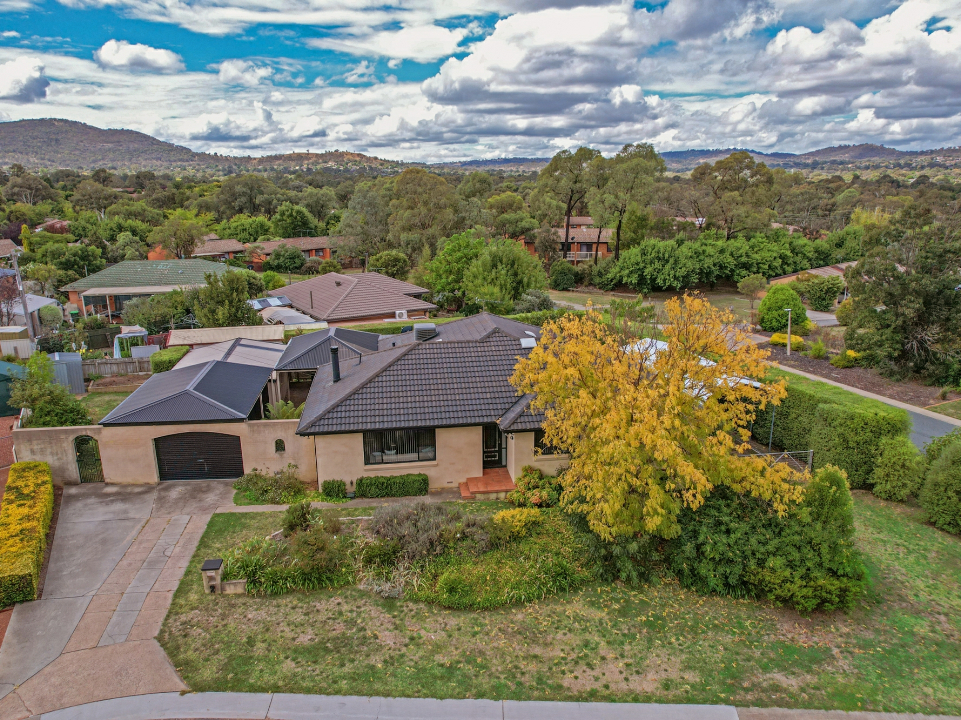 2 Ind Place, KAMBAH