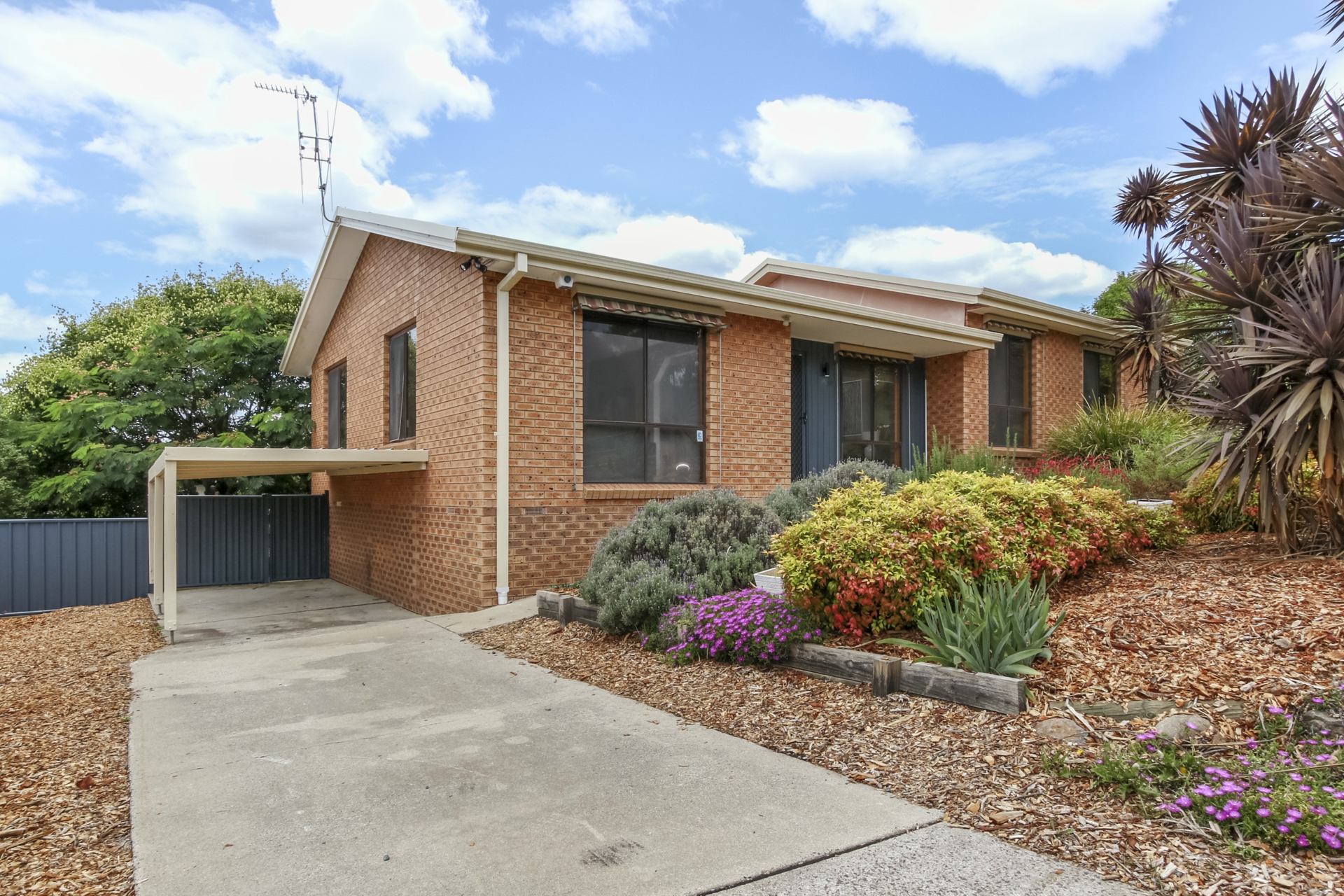 13 Hadleigh Circuit Isabella Plains ACT Property Details LJ Hooker