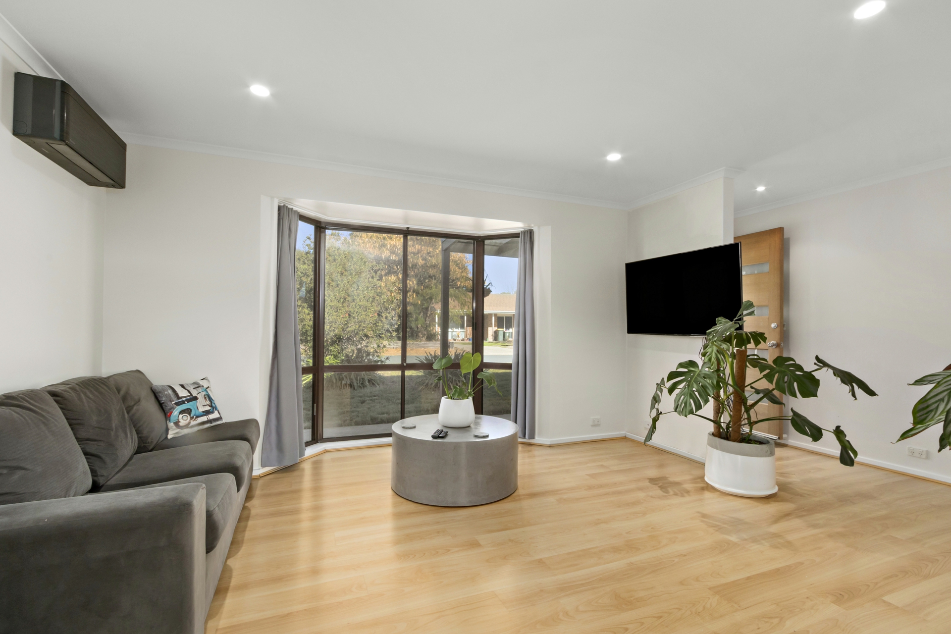 22 Ironbark Crescent, BANKS