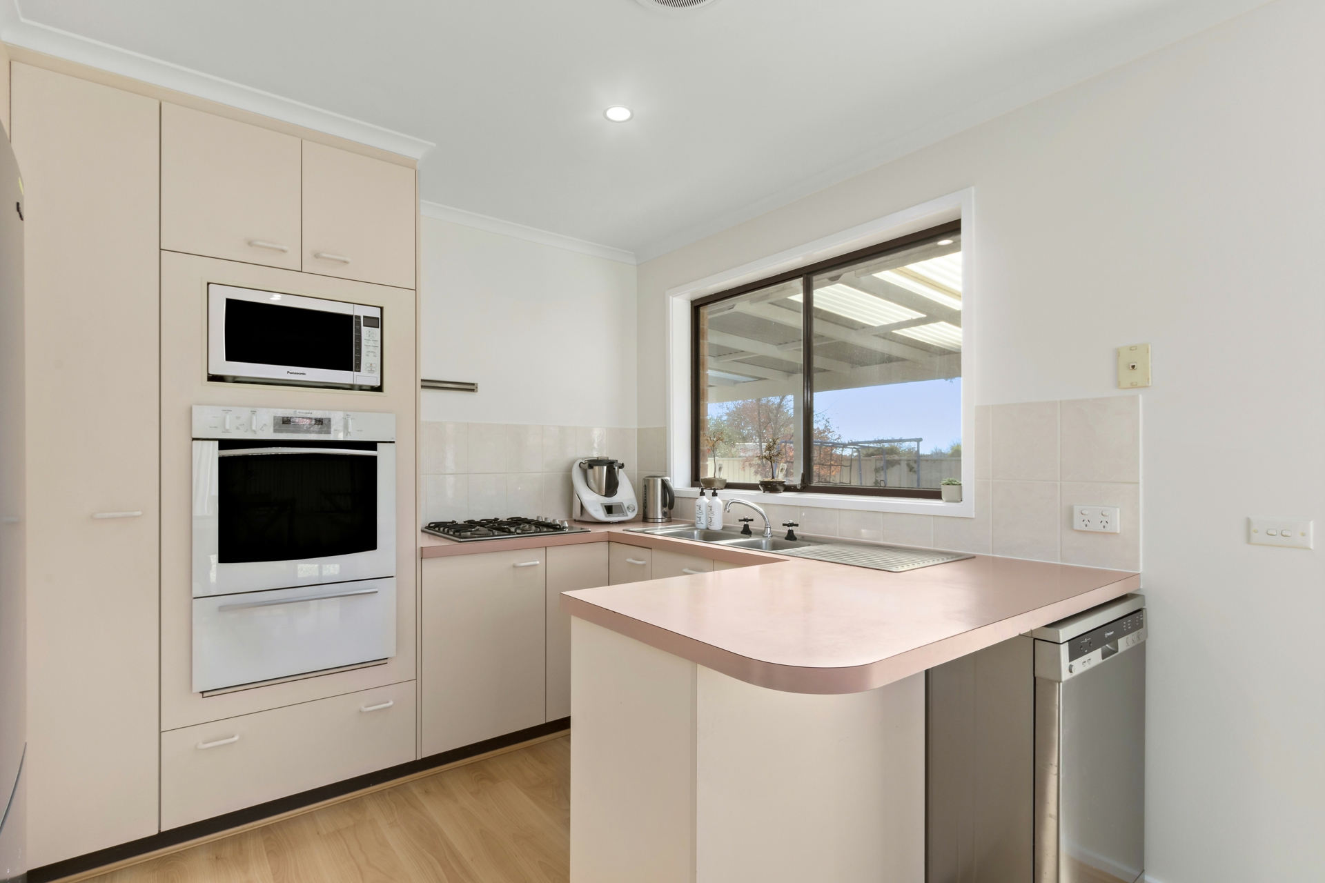22 Ironbark Crescent, BANKS