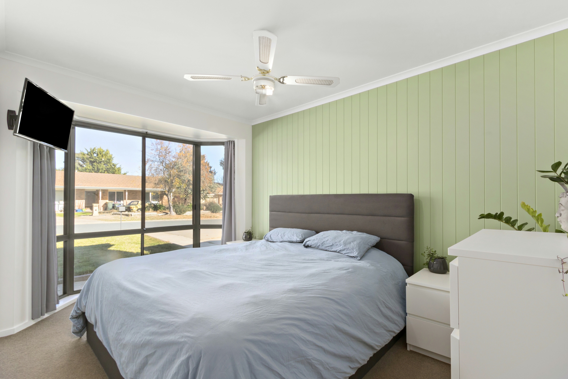22 Ironbark Crescent, BANKS
