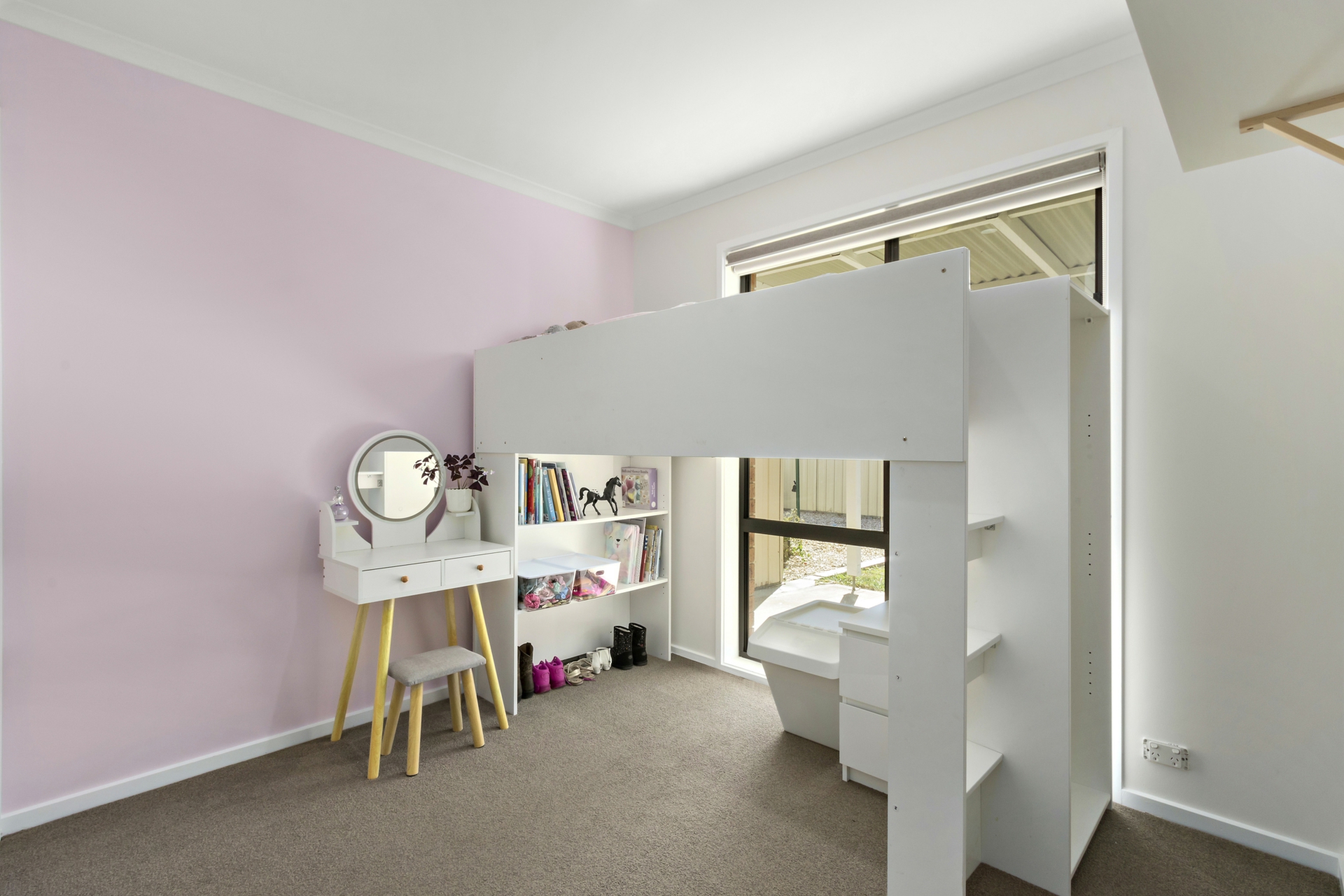 22 Ironbark Crescent, BANKS