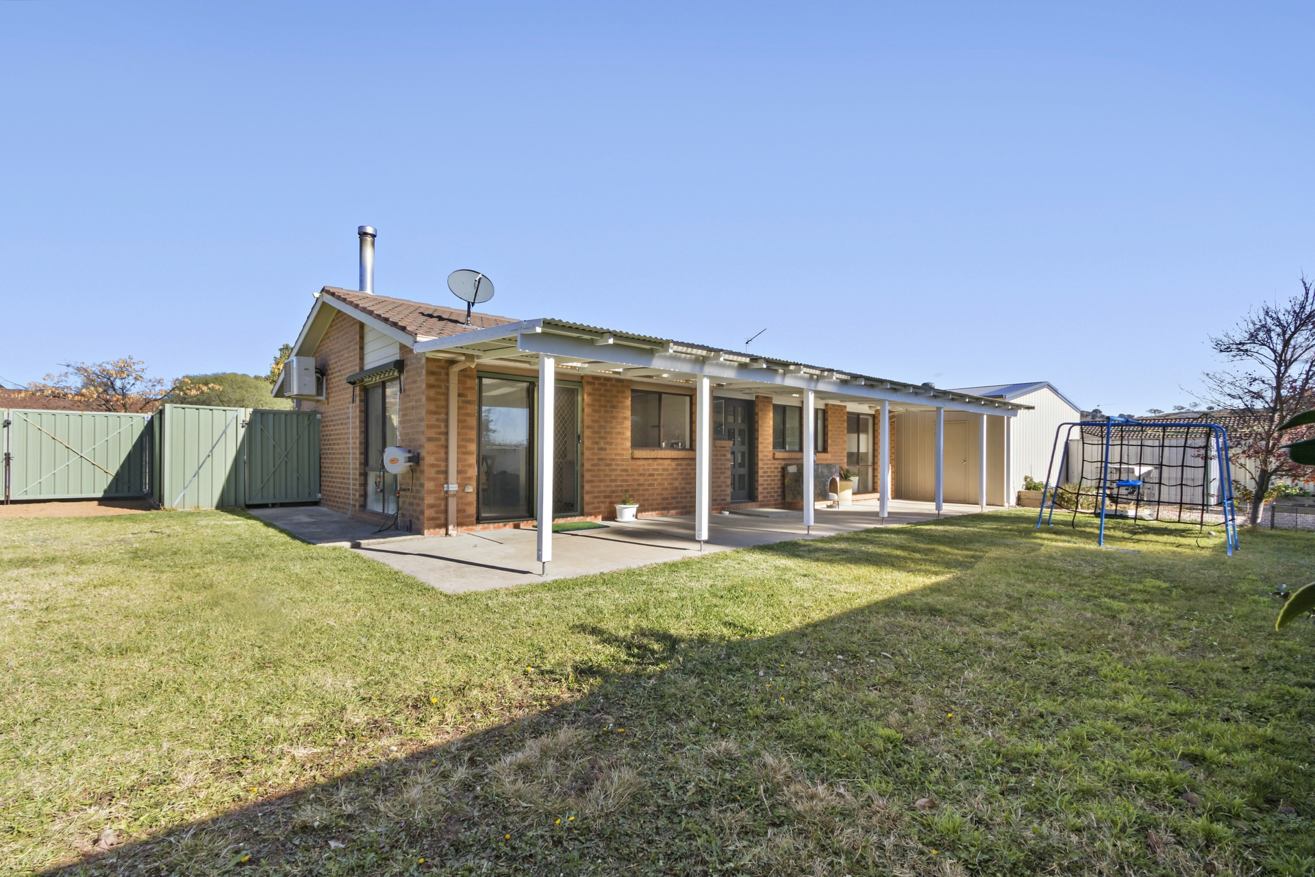 22 Ironbark Crescent, BANKS
