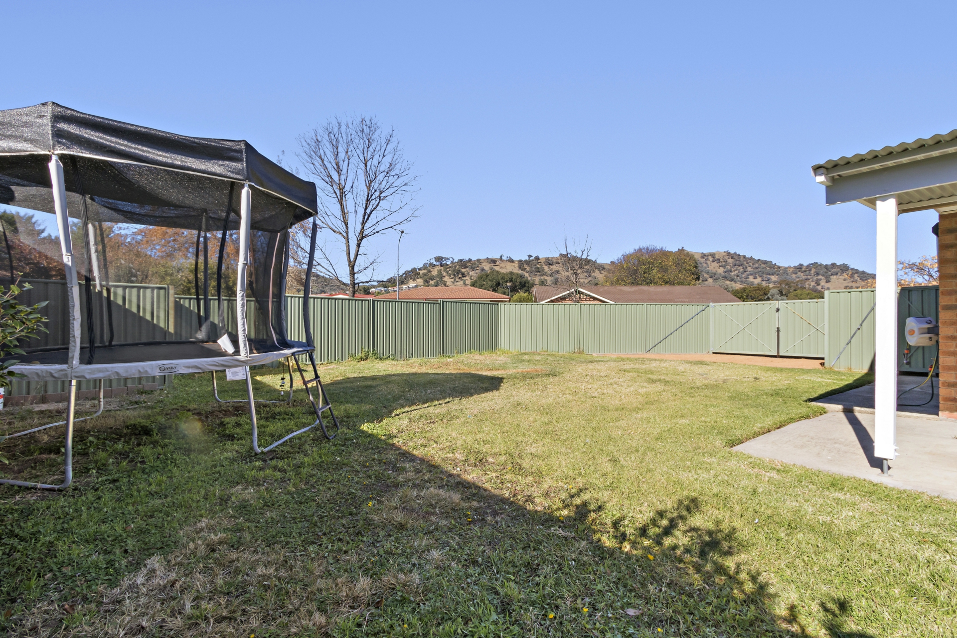 22 Ironbark Crescent, BANKS