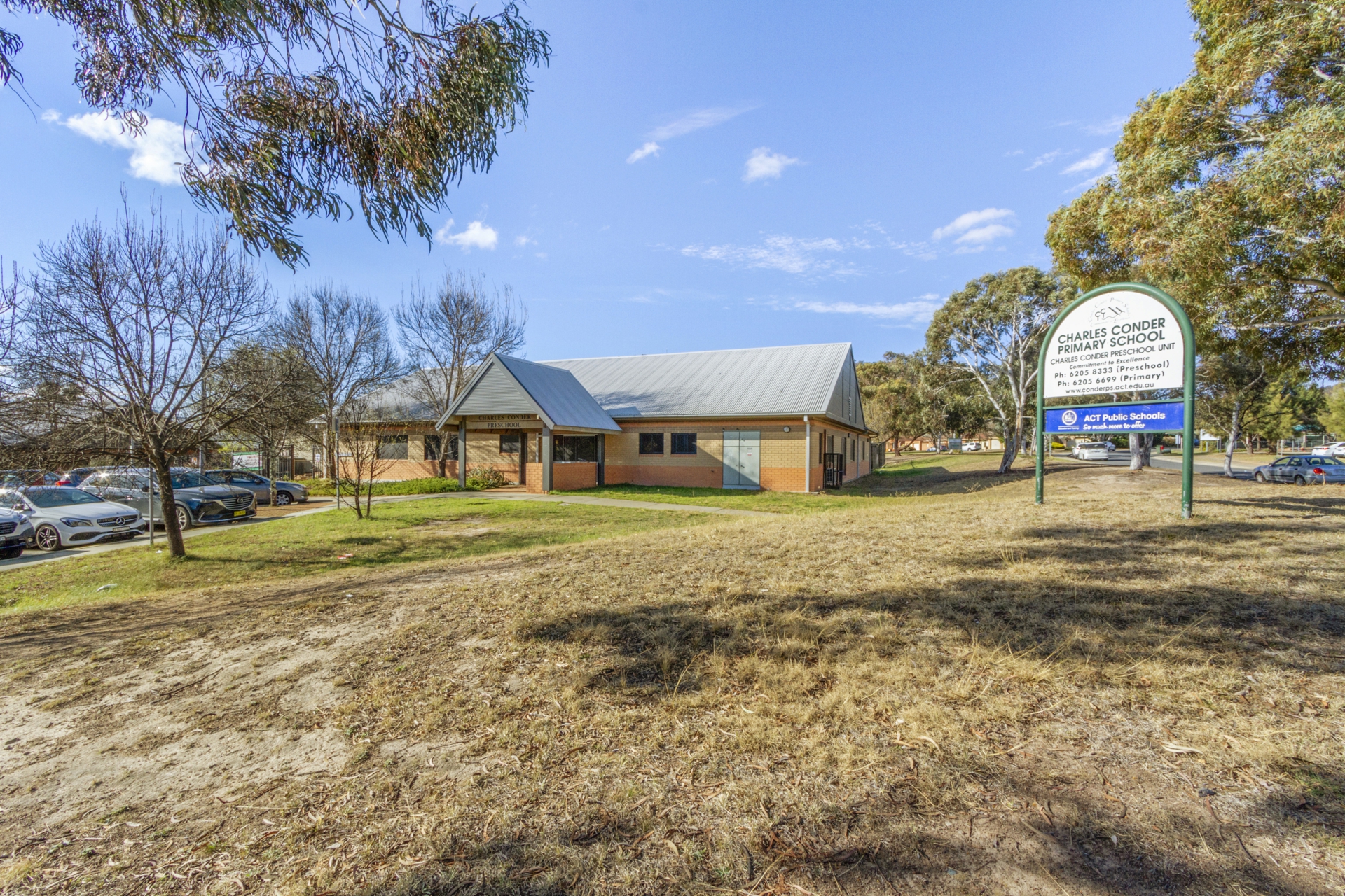 22 Ironbark Crescent, BANKS
