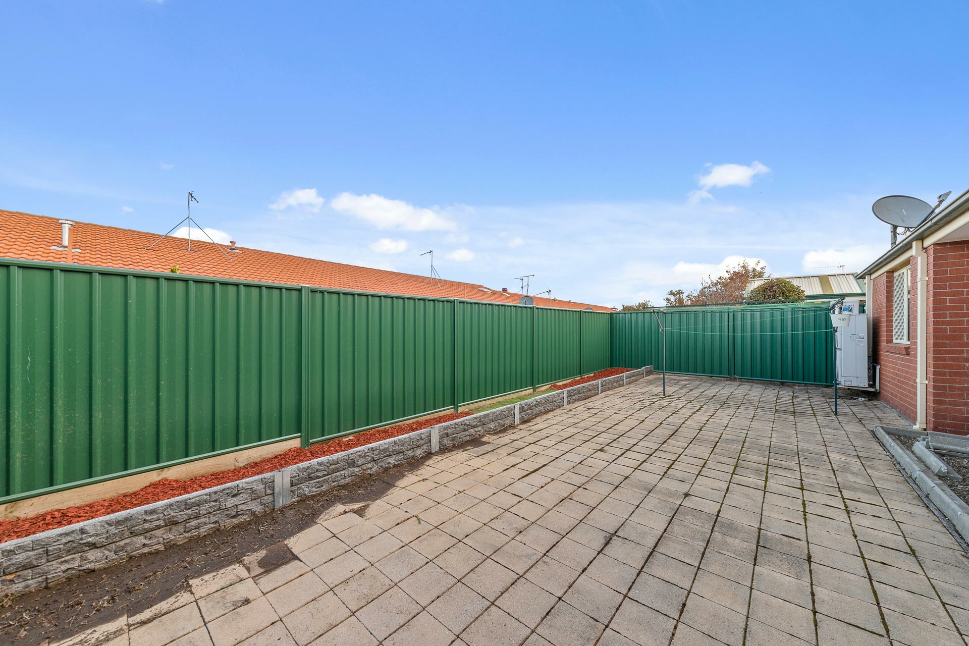 25/9 Blackett Crescent, GREENWAY