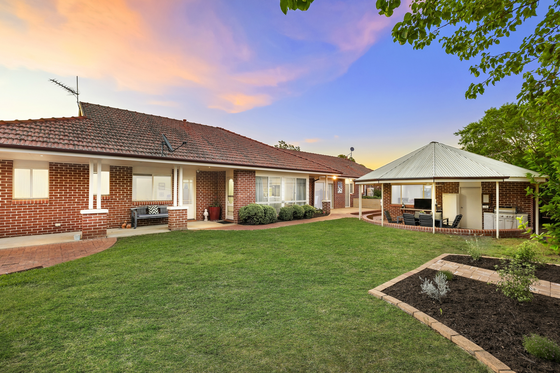 2 Merv Waite Street, GORDON