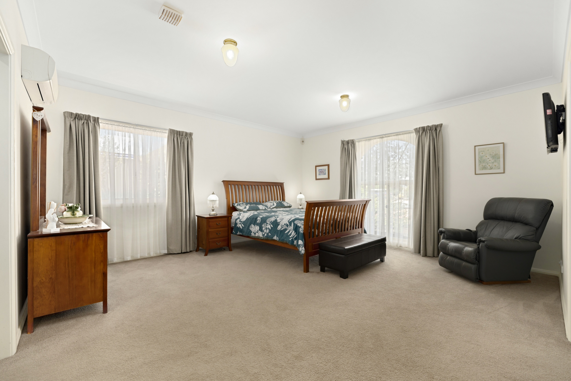 2 Merv Waite Street, GORDON