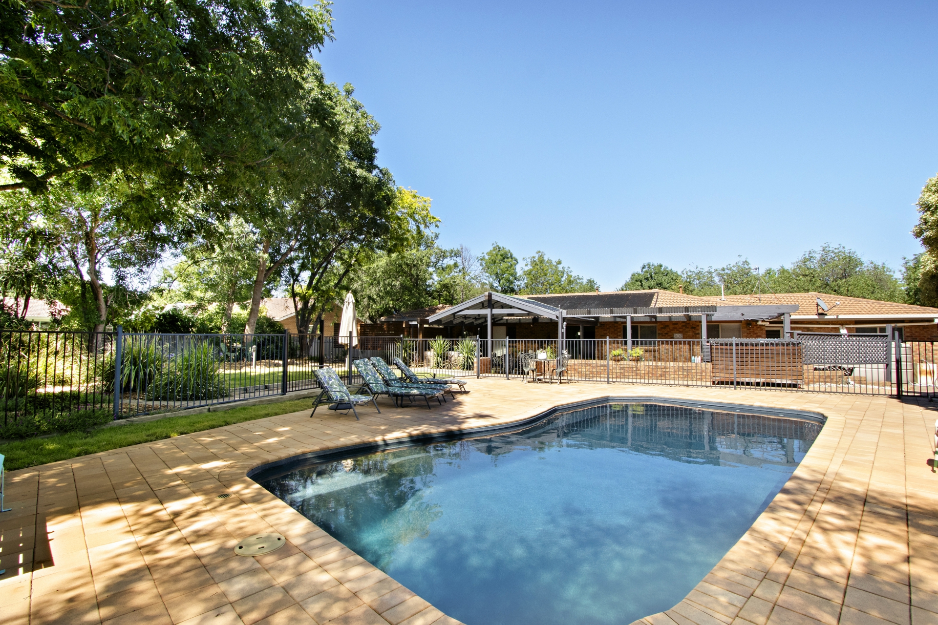 6 Porteous Crescent, THEODORE