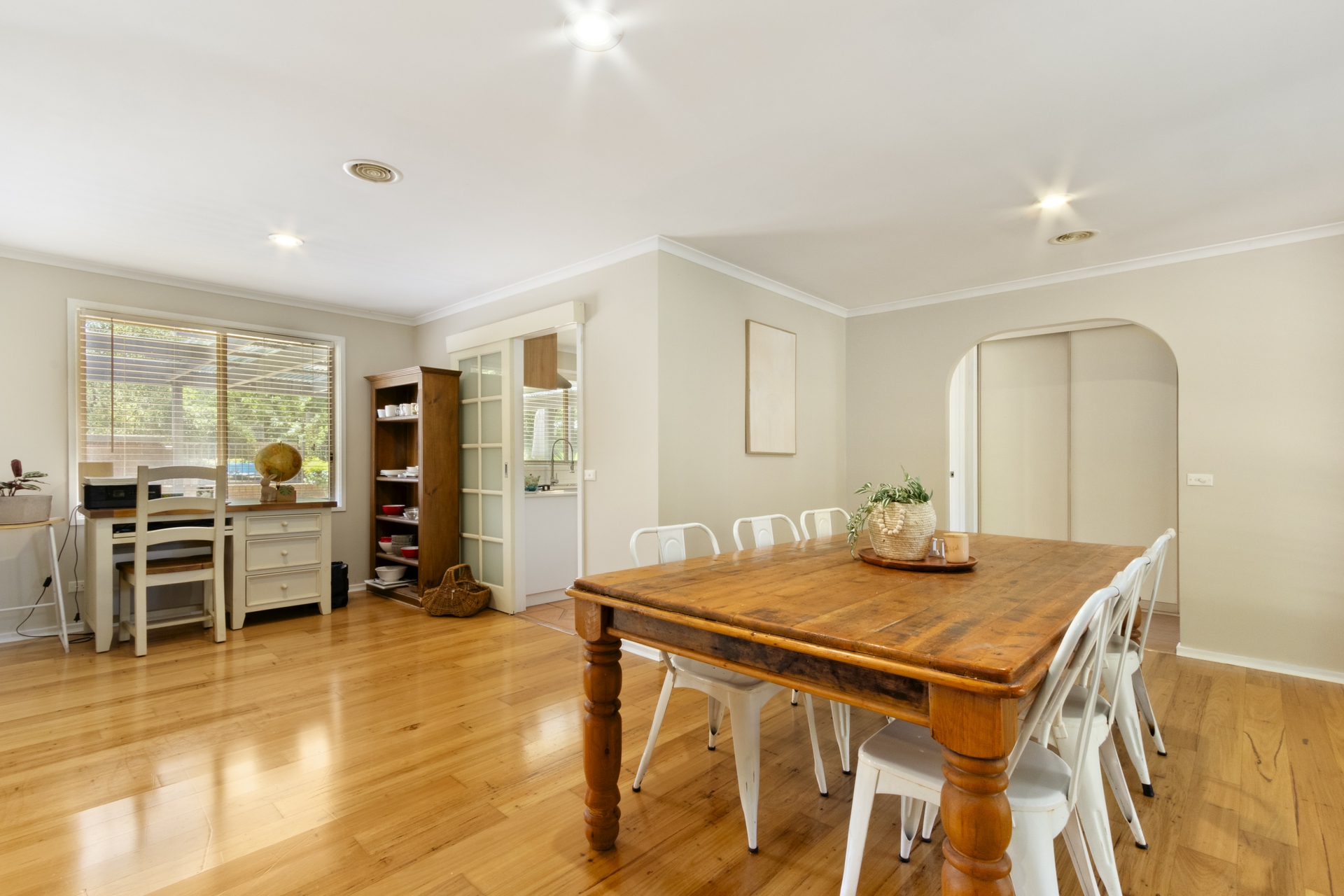 6 Porteous Crescent, THEODORE