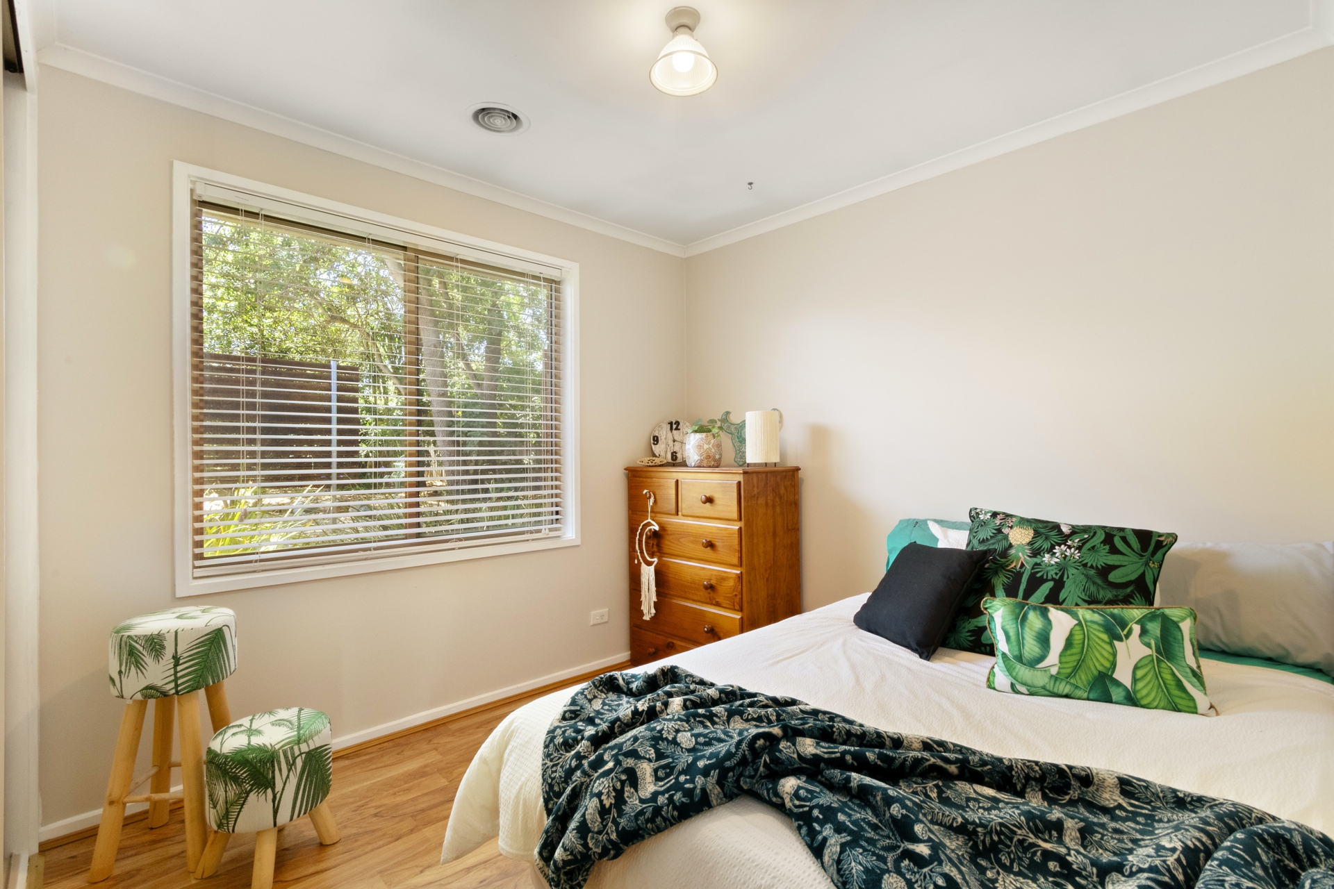 6 Porteous Crescent, THEODORE