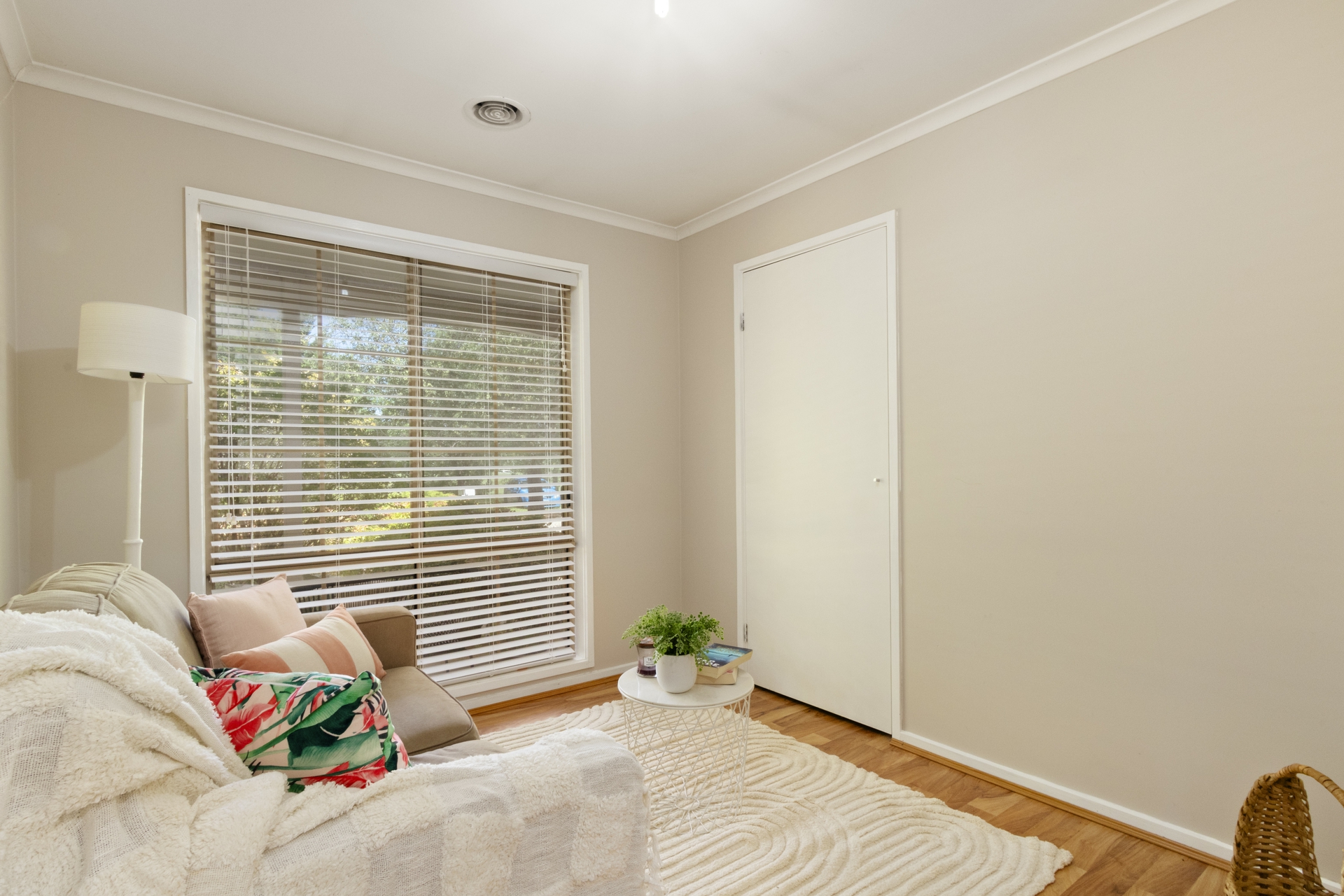 6 Porteous Crescent, THEODORE