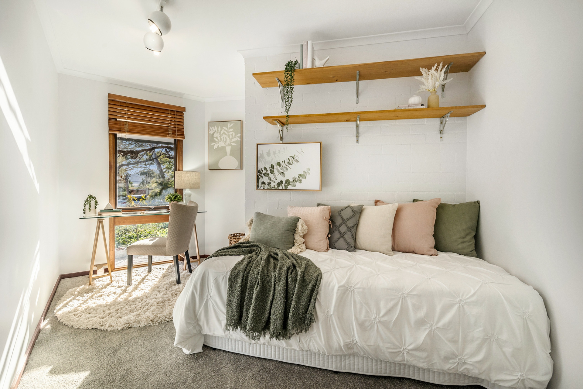 2 Manifold Place, KAMBAH