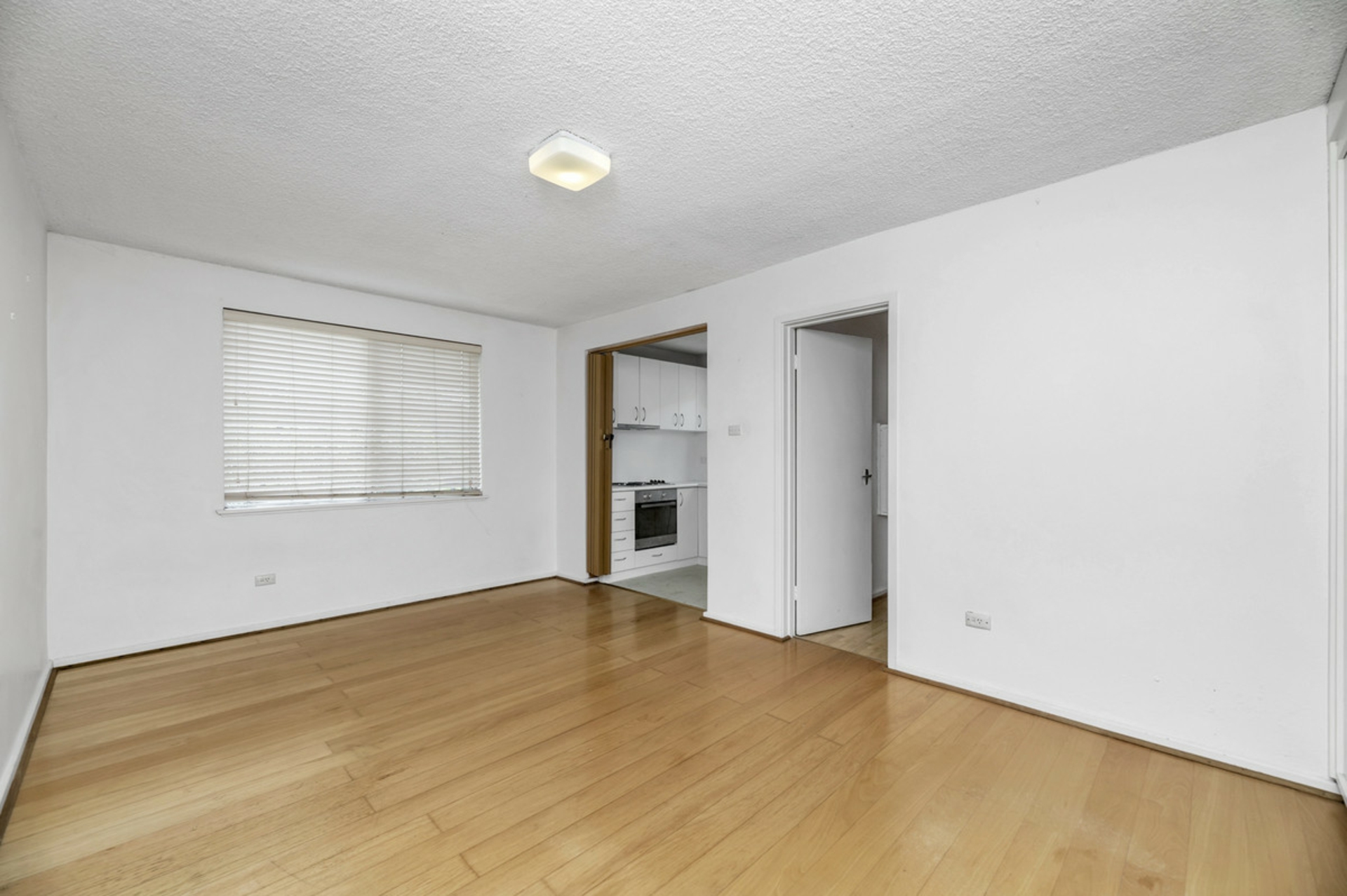 49/27-35 Coxen Street — photo 3 of 8
