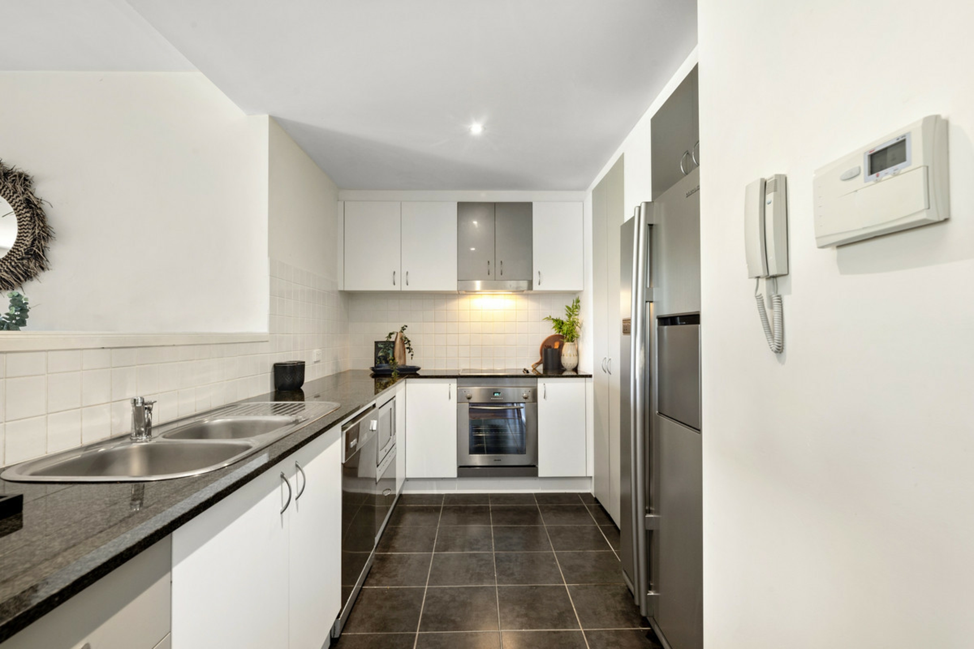 23/1 Drew Street — photo 4 of 14