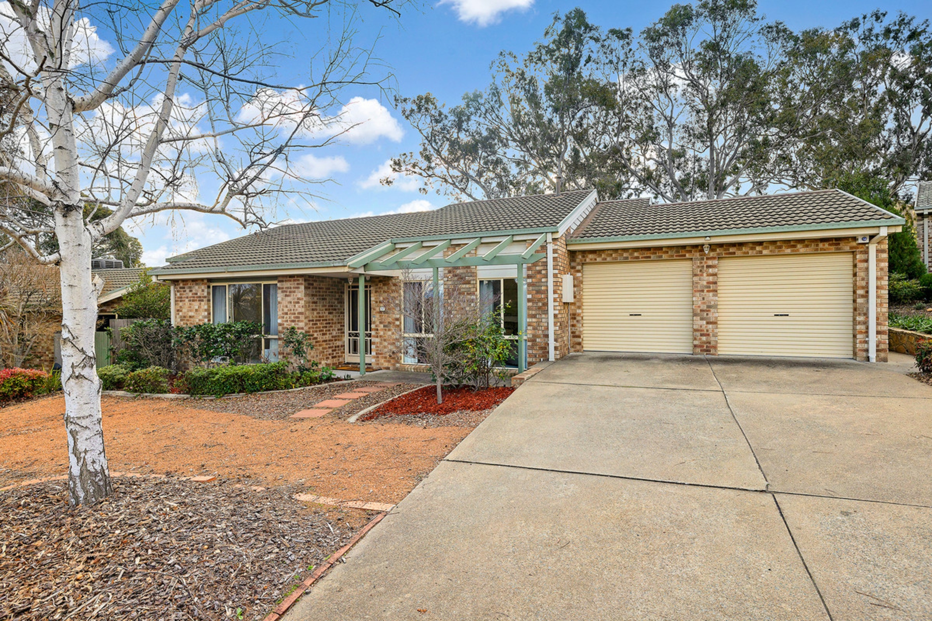 27 Charterisville Avenue — photo from LJ Hooker Tuggeranong