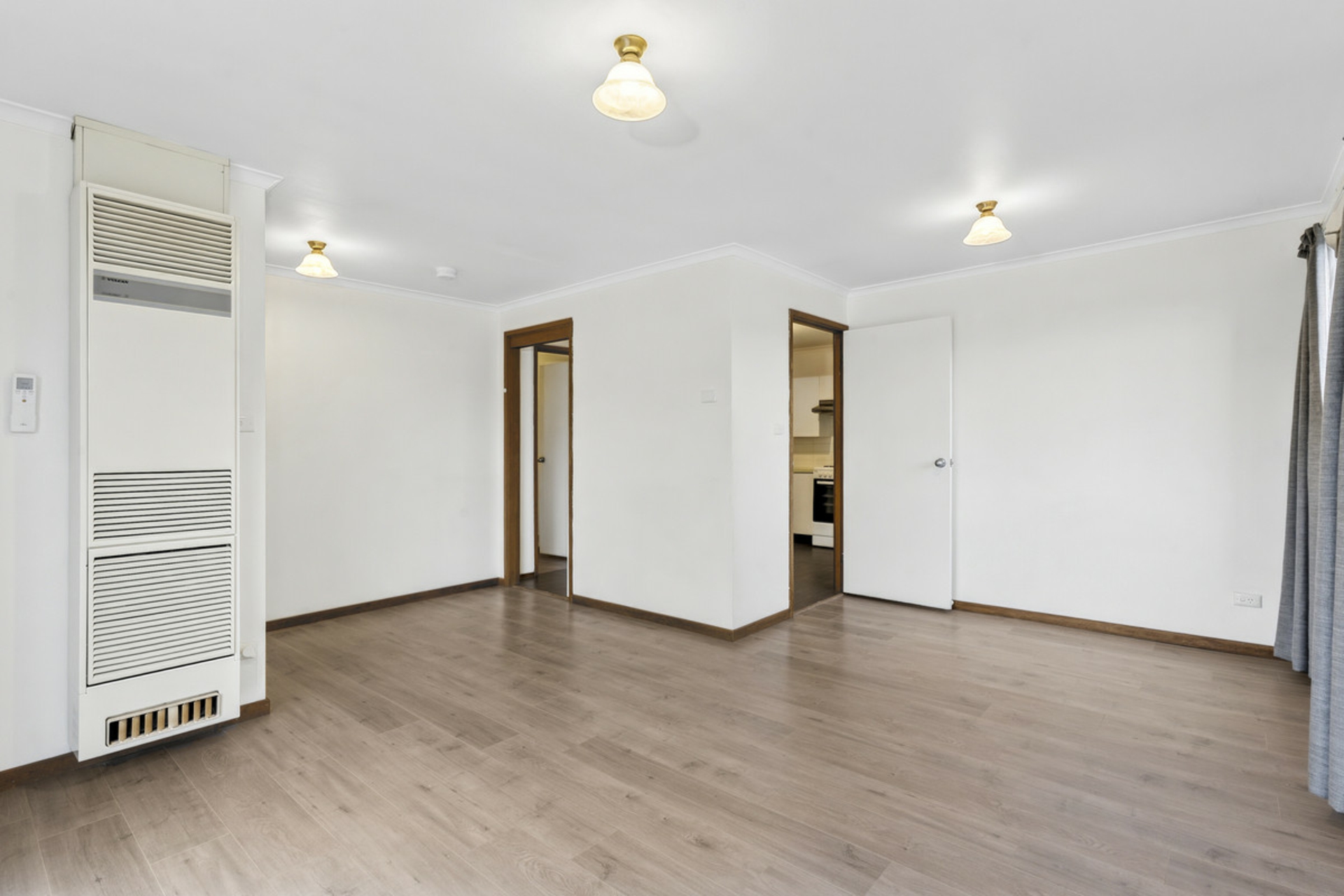 4 Swan Place — photo 2 of 10