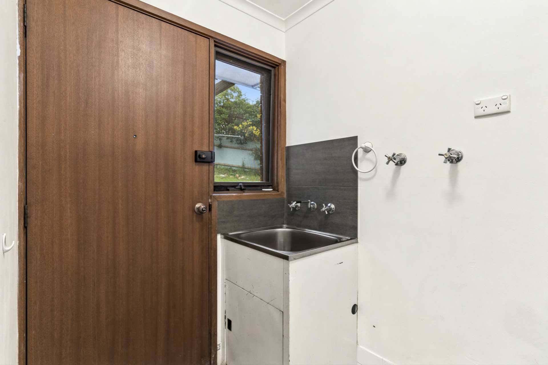 4 Swan Place — photo 8 of 10