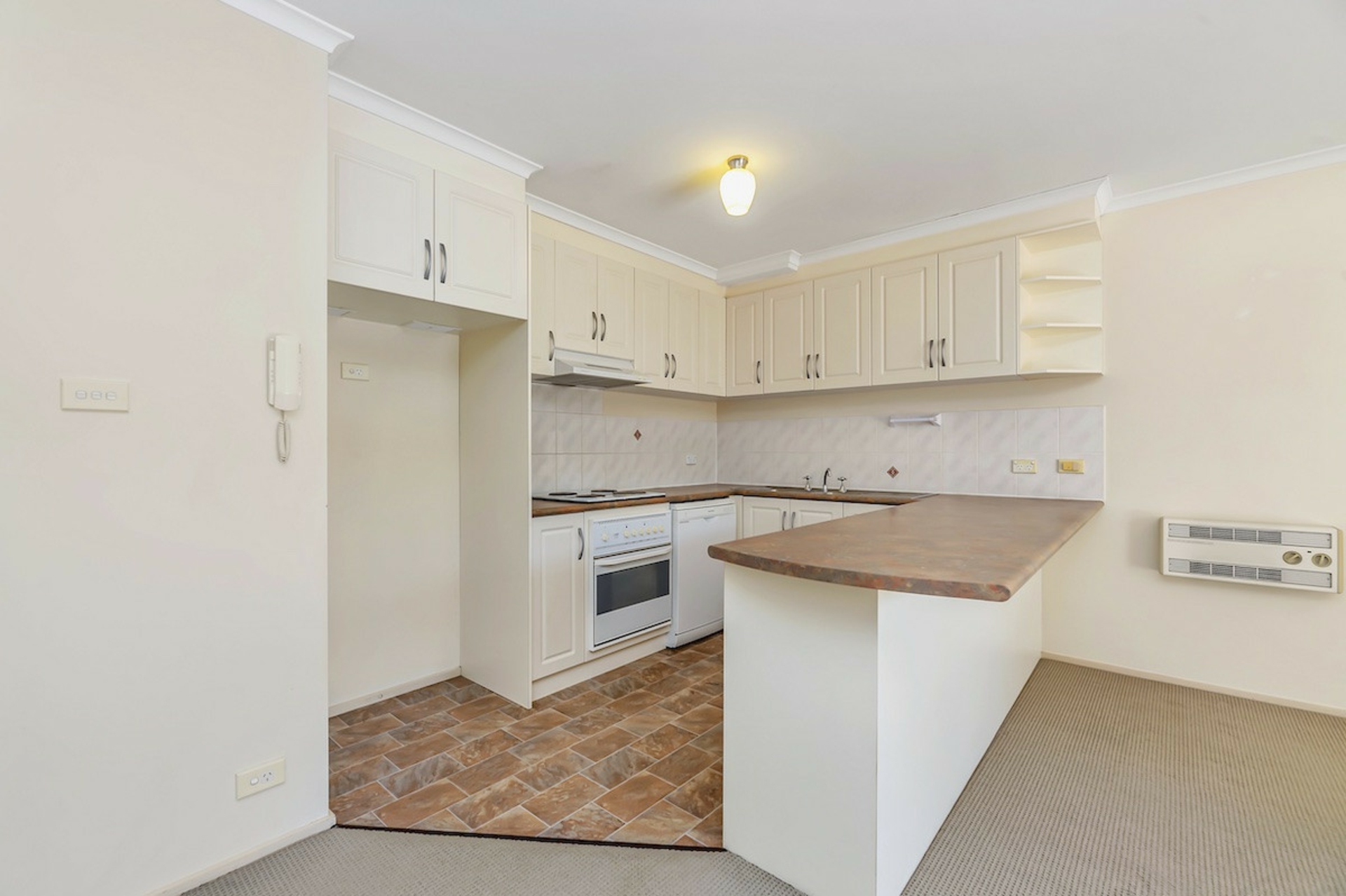 29/9 Oxley Street — photo 2 of 14