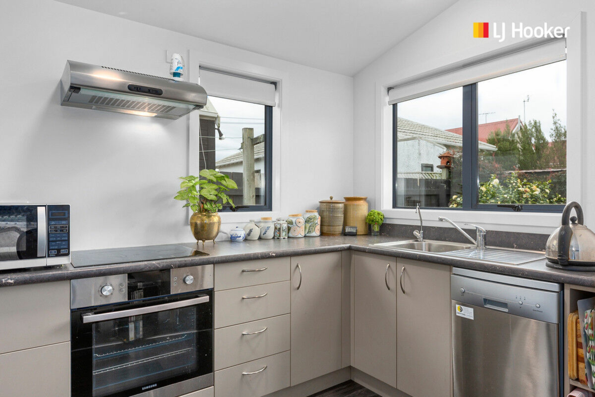 82 Bay View Road, SAINT KILDA