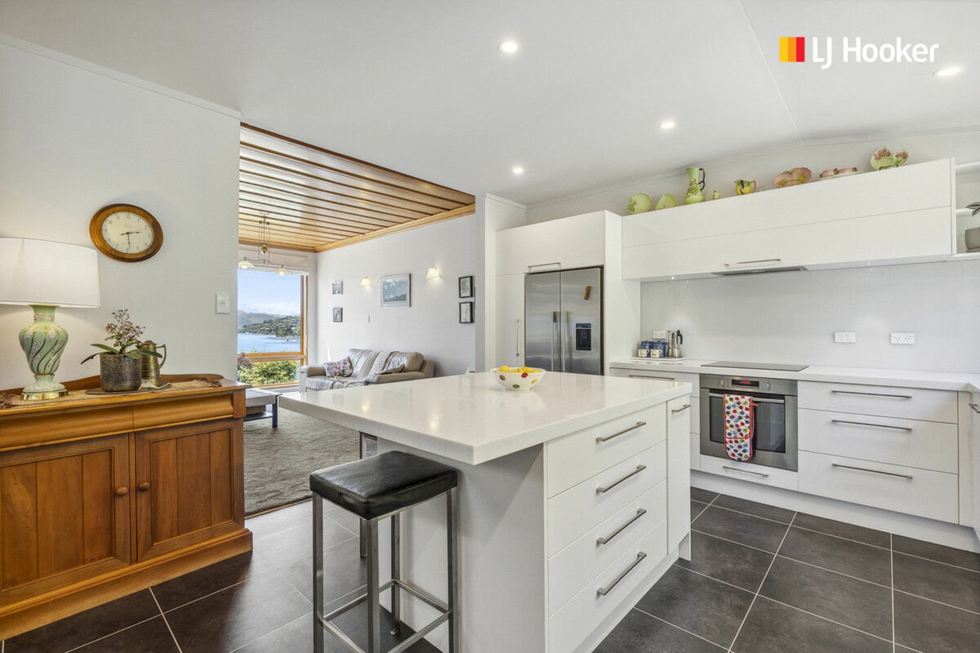 33 Marine Parade, MACANDREW BAY