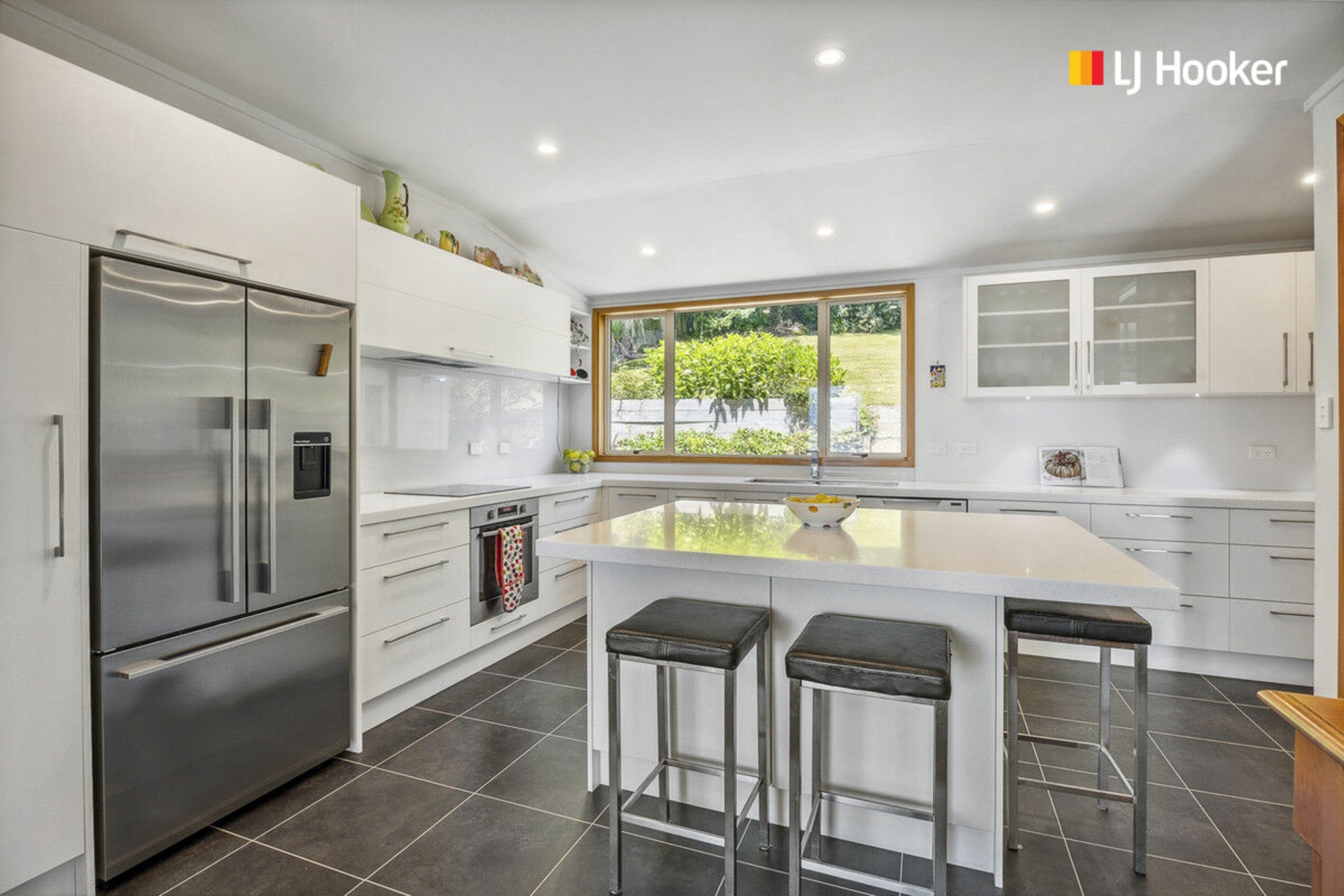 33 Marine Parade, MACANDREW BAY