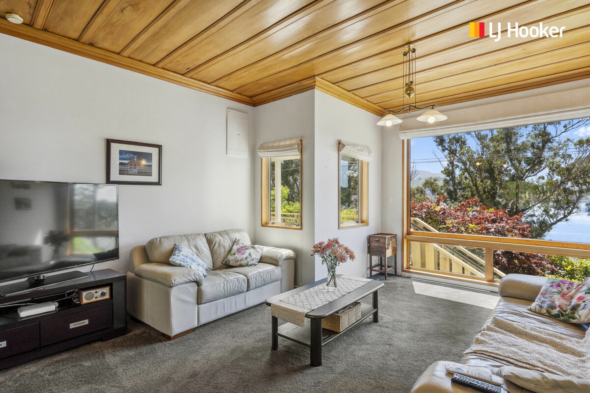 33 Marine Parade, MACANDREW BAY