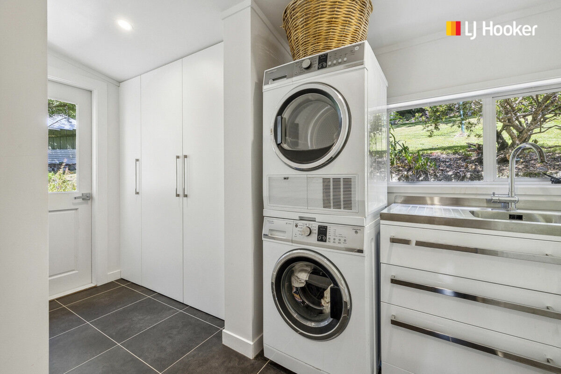 33 Marine Parade, MACANDREW BAY