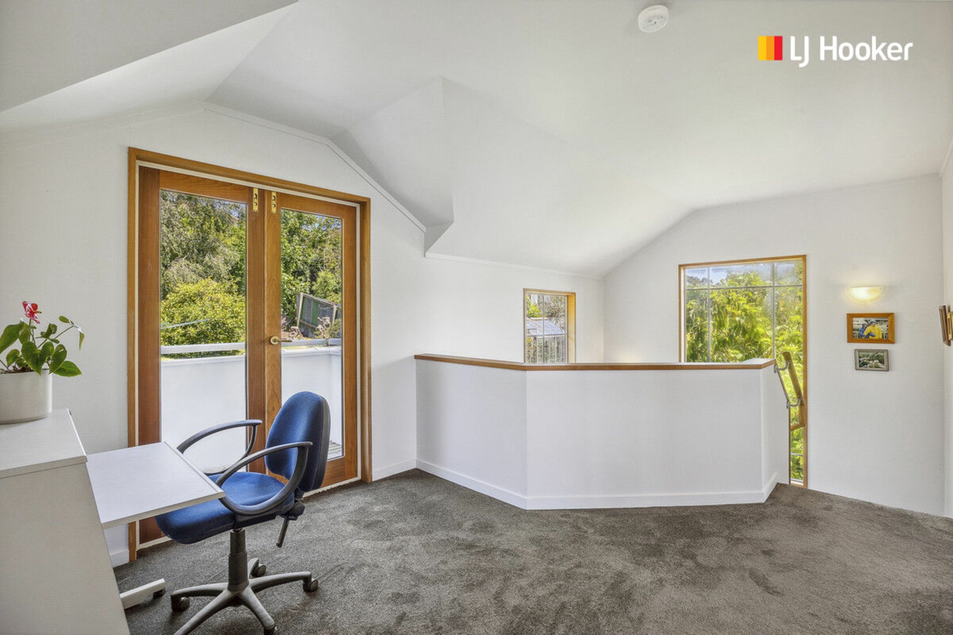 33 Marine Parade, MACANDREW BAY