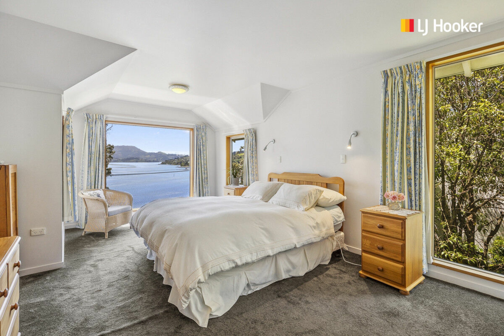 33 Marine Parade, MACANDREW BAY