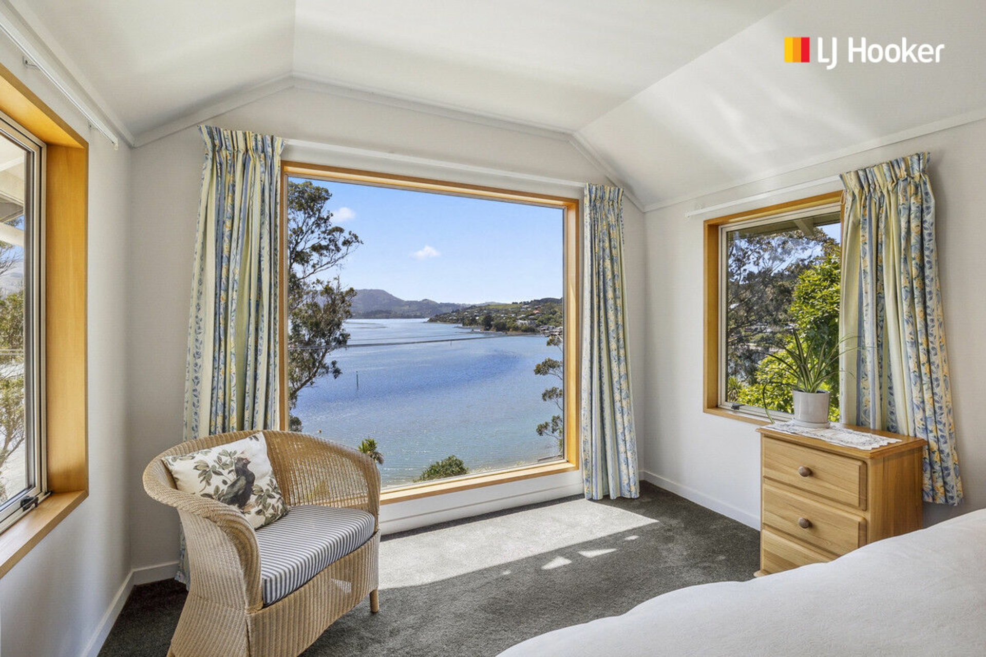 33 Marine Parade, MACANDREW BAY
