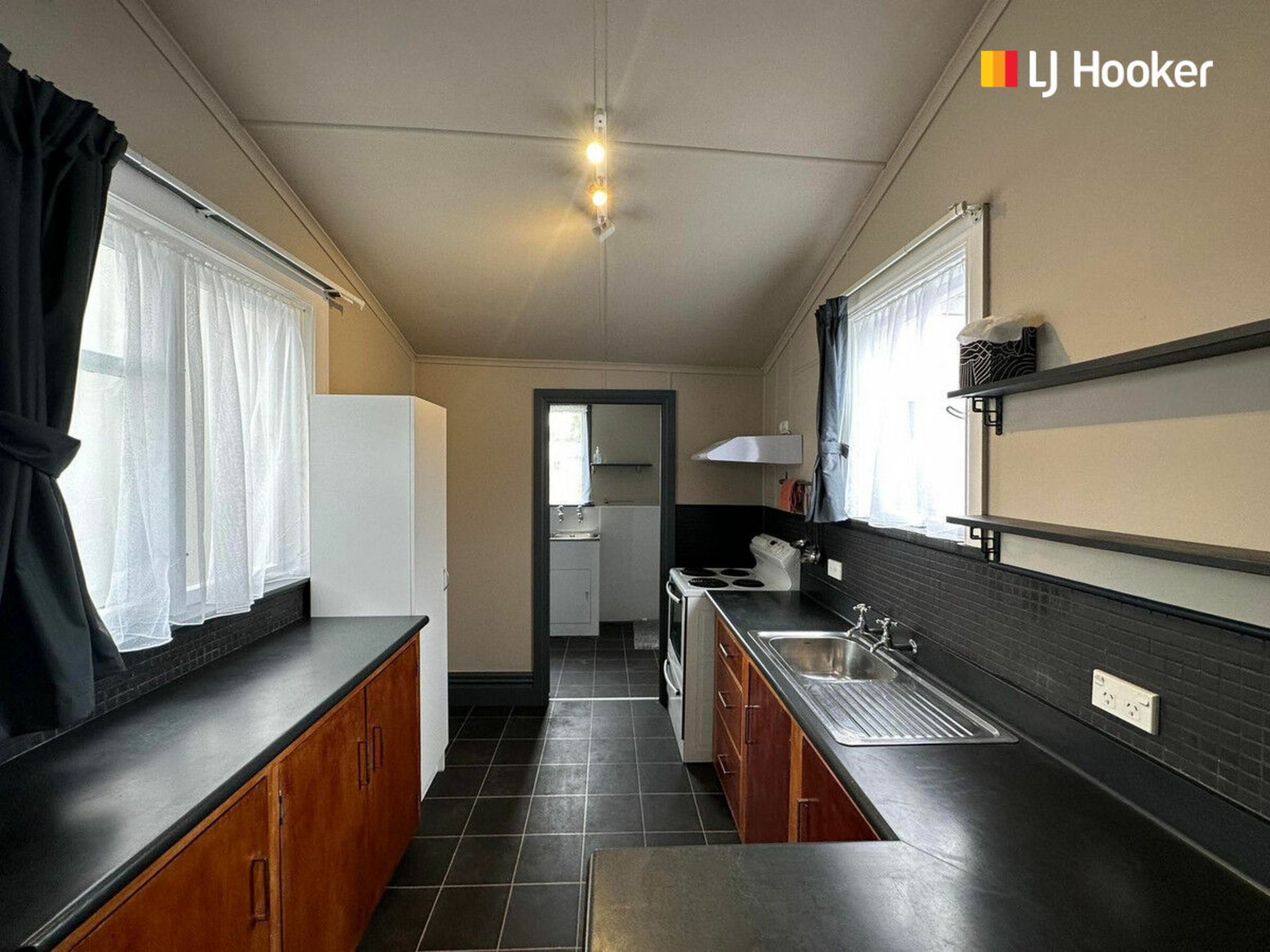 255 Oxford Street, SOUTH DUNEDIN