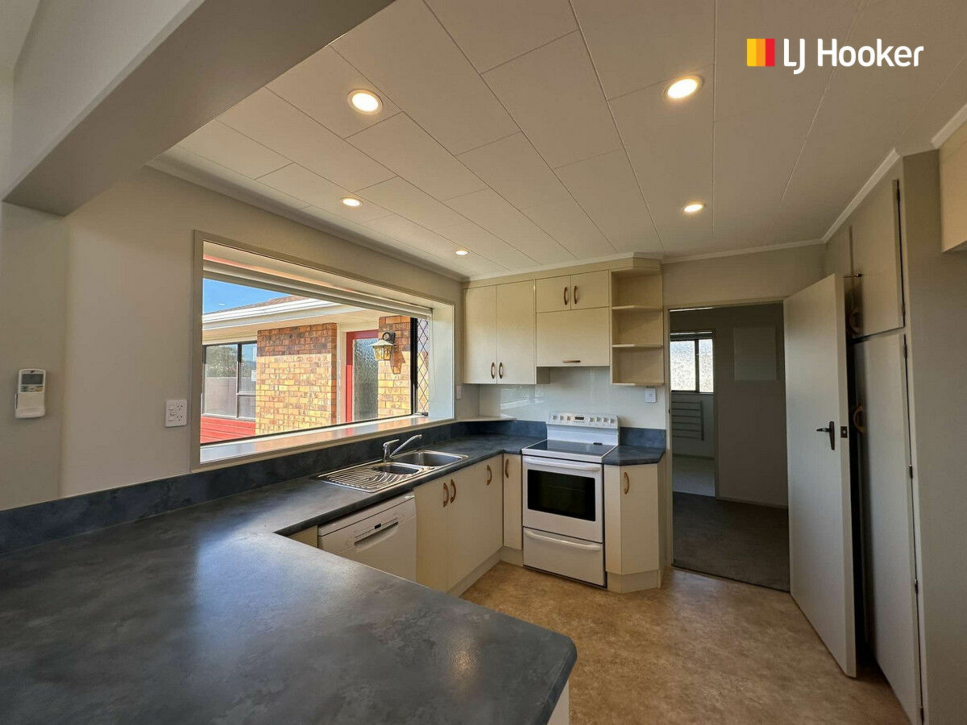 77 High Street, MOSGIEL