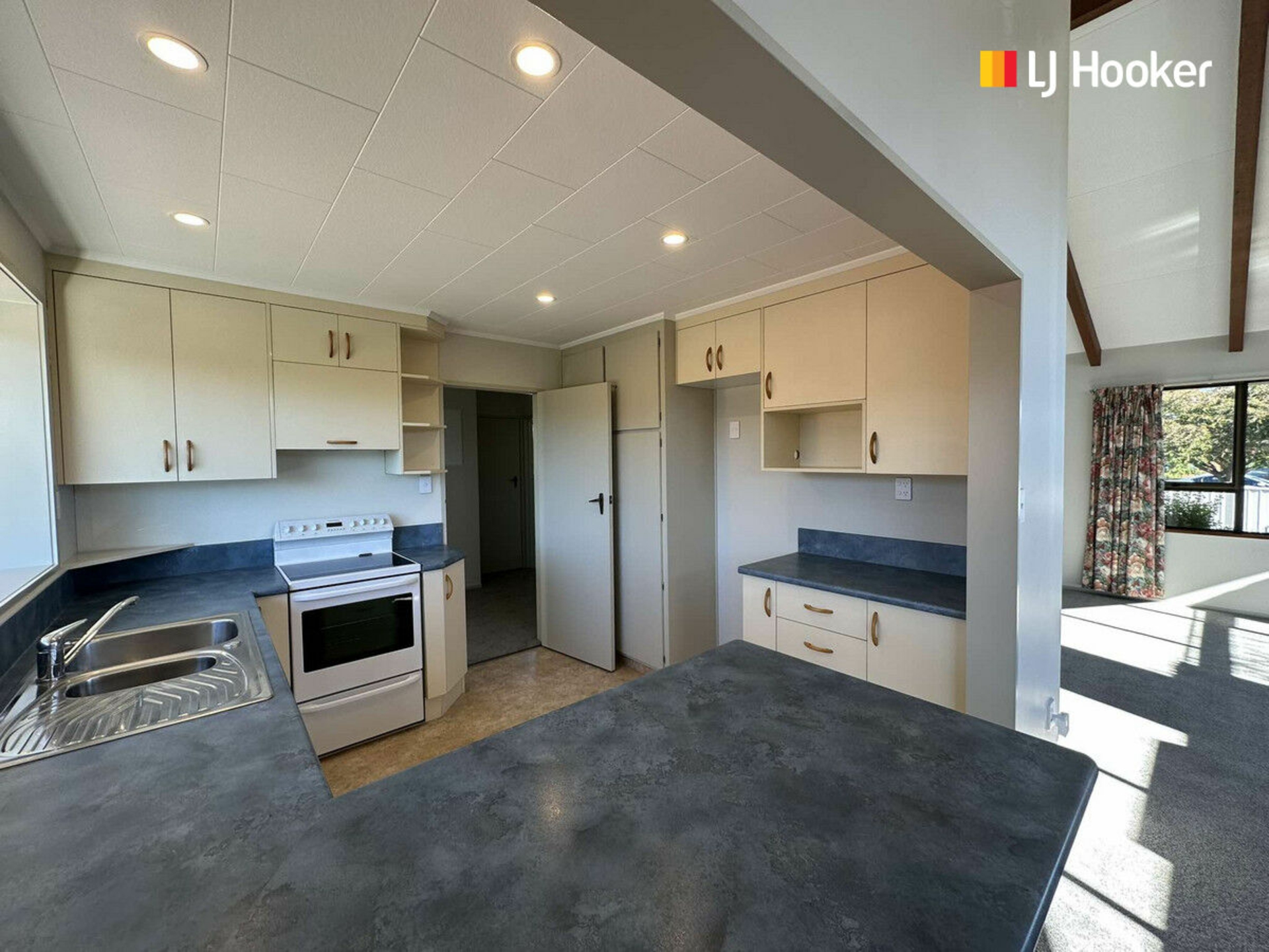 77 High Street, MOSGIEL