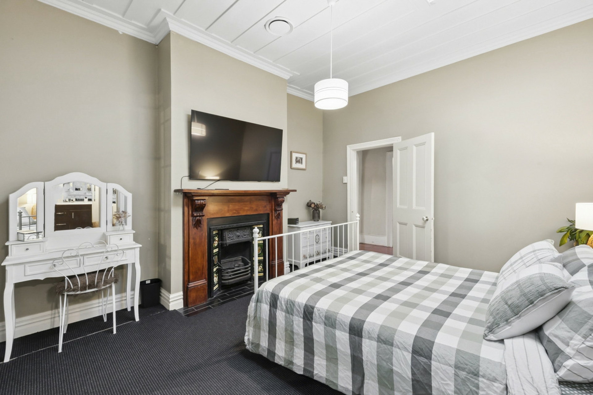 19 Middleton Road, KEW