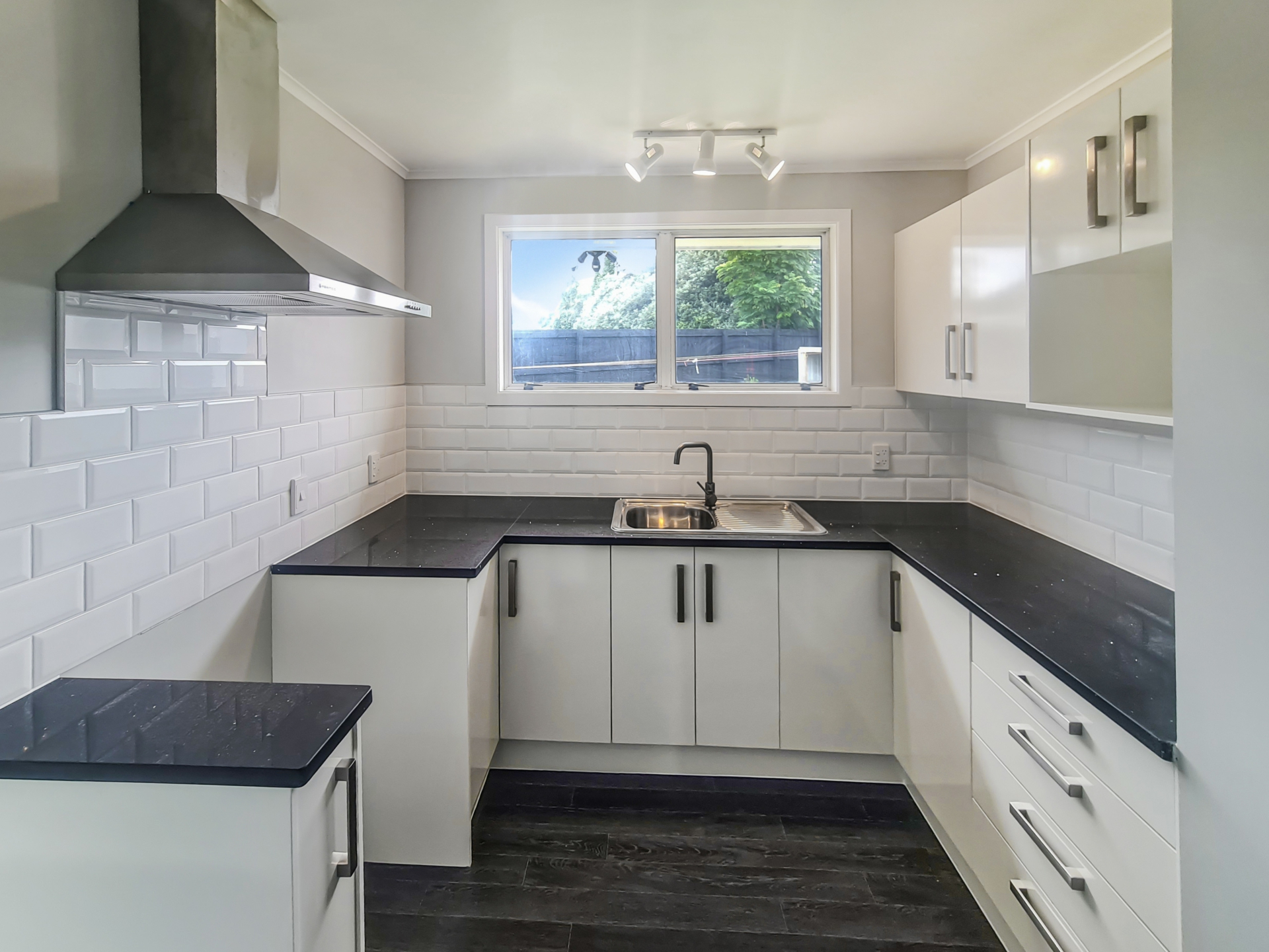 85 Edmund Road, MANGAKAKAHI