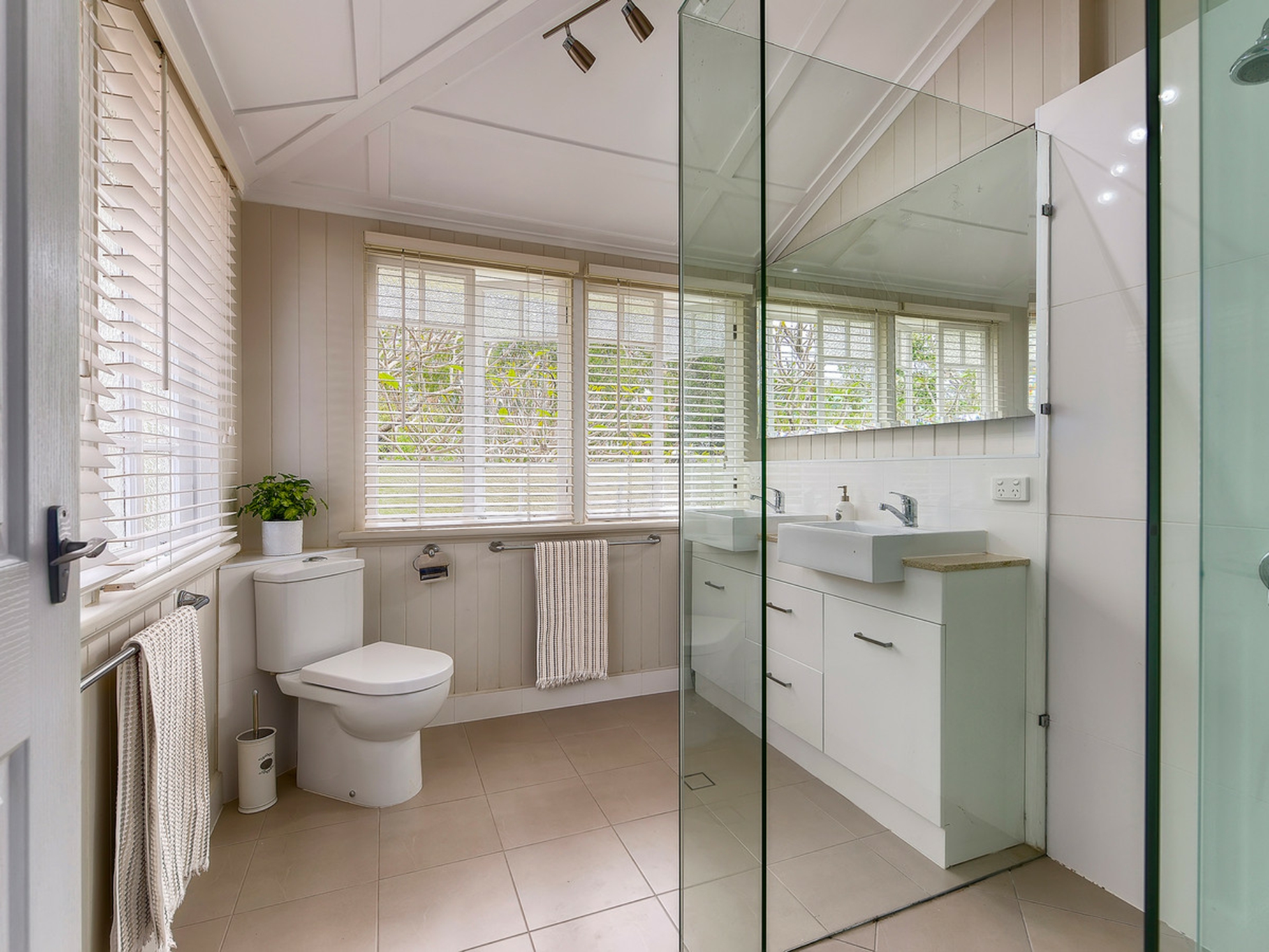 41 Tenth Avenue, KEDRON