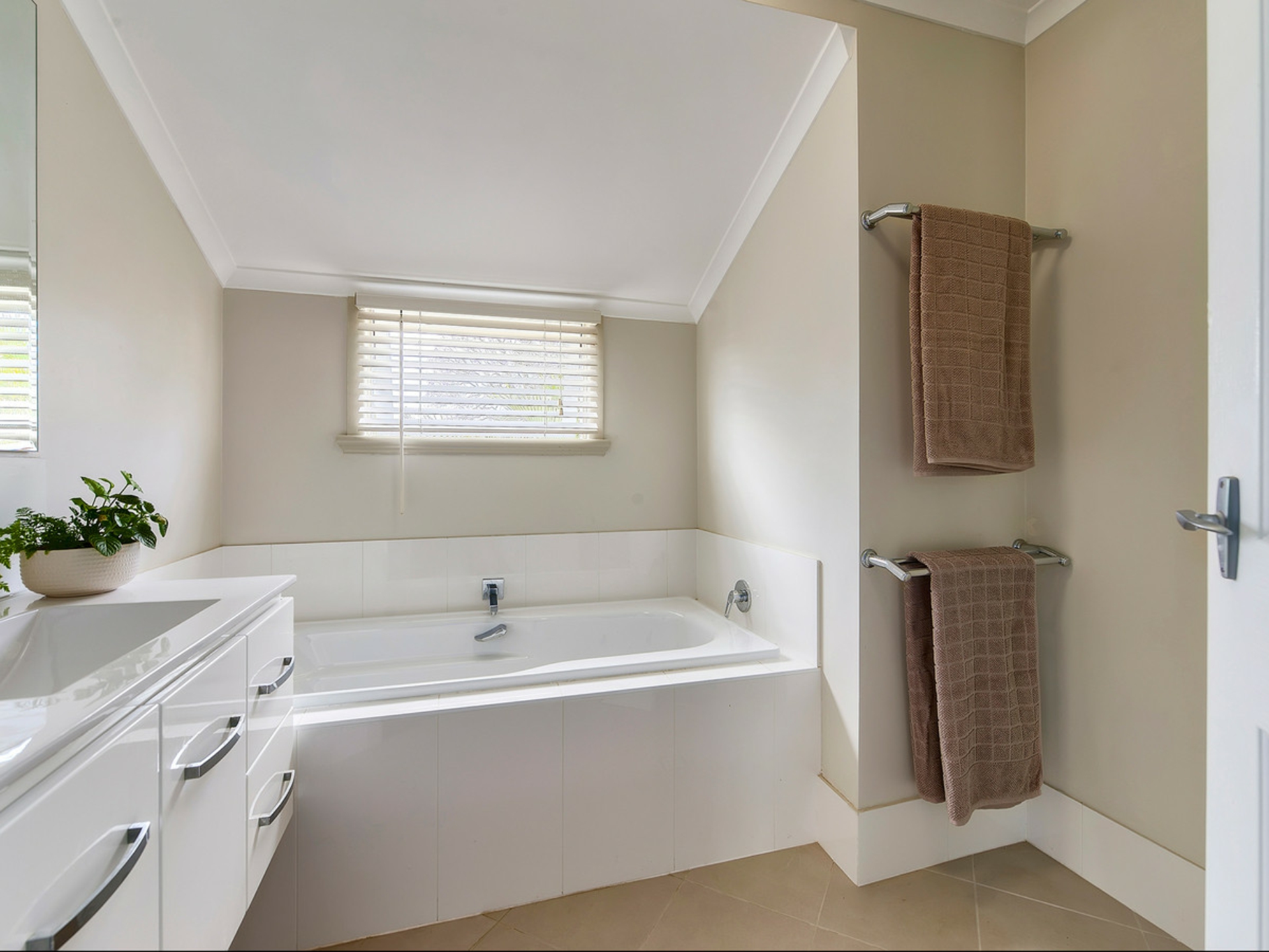 41 Tenth Avenue, KEDRON